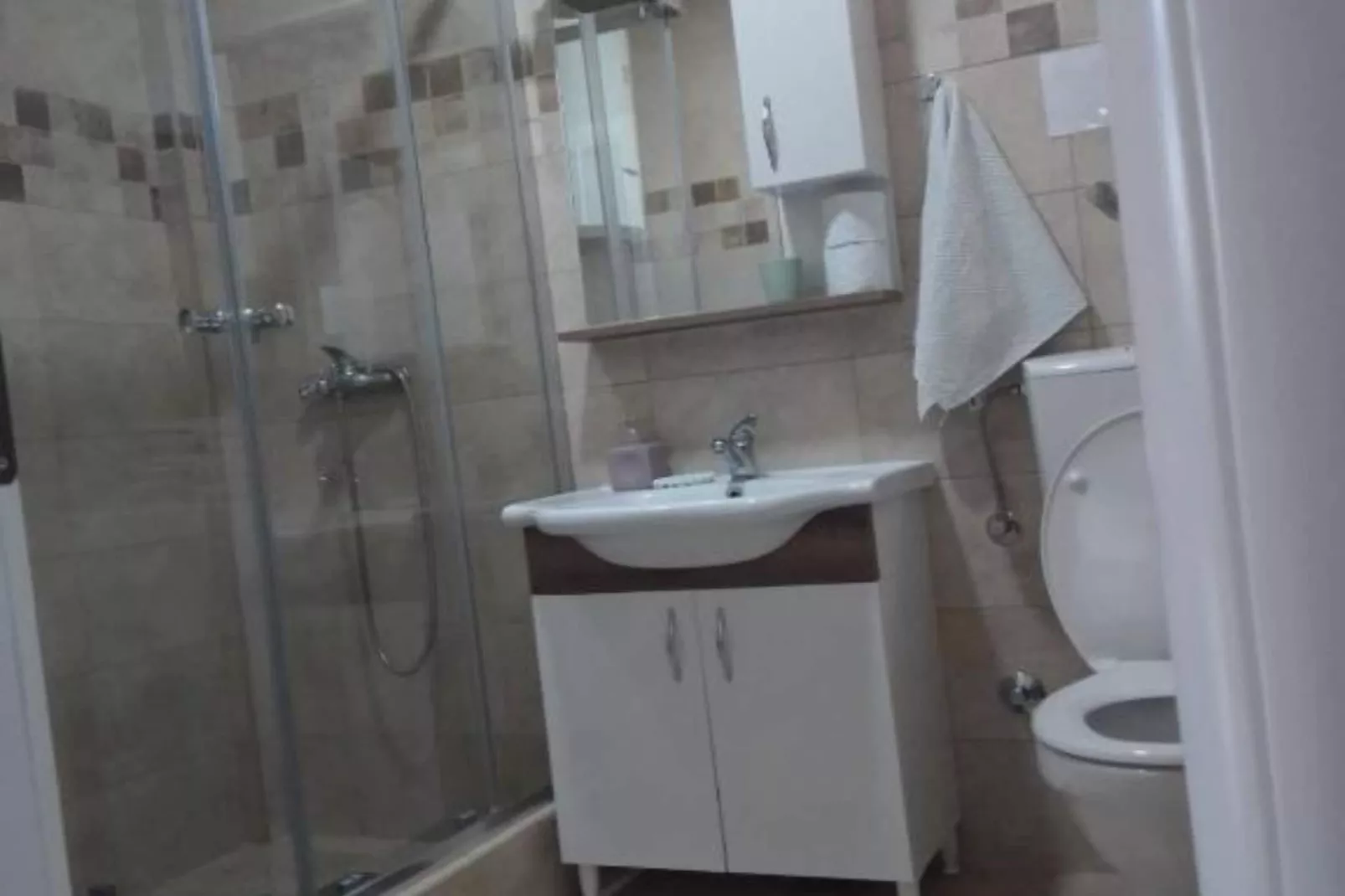 Adriatic Haven – Cozy Tivat Apartment with a Terrace - One Bedroom Apartment-Badkamer