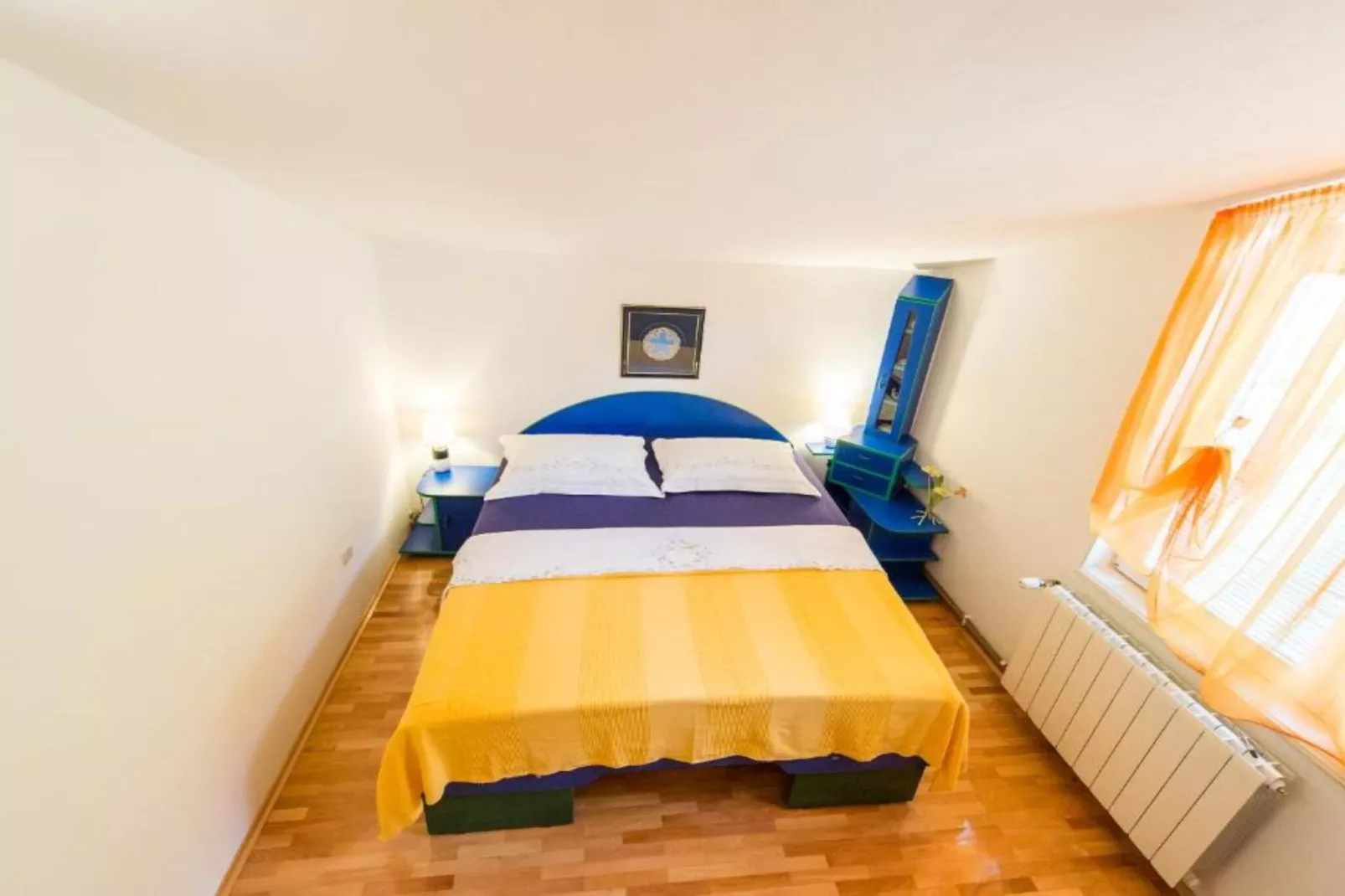 Two-Bedroom Apartment With Lake View-Slaapkamer