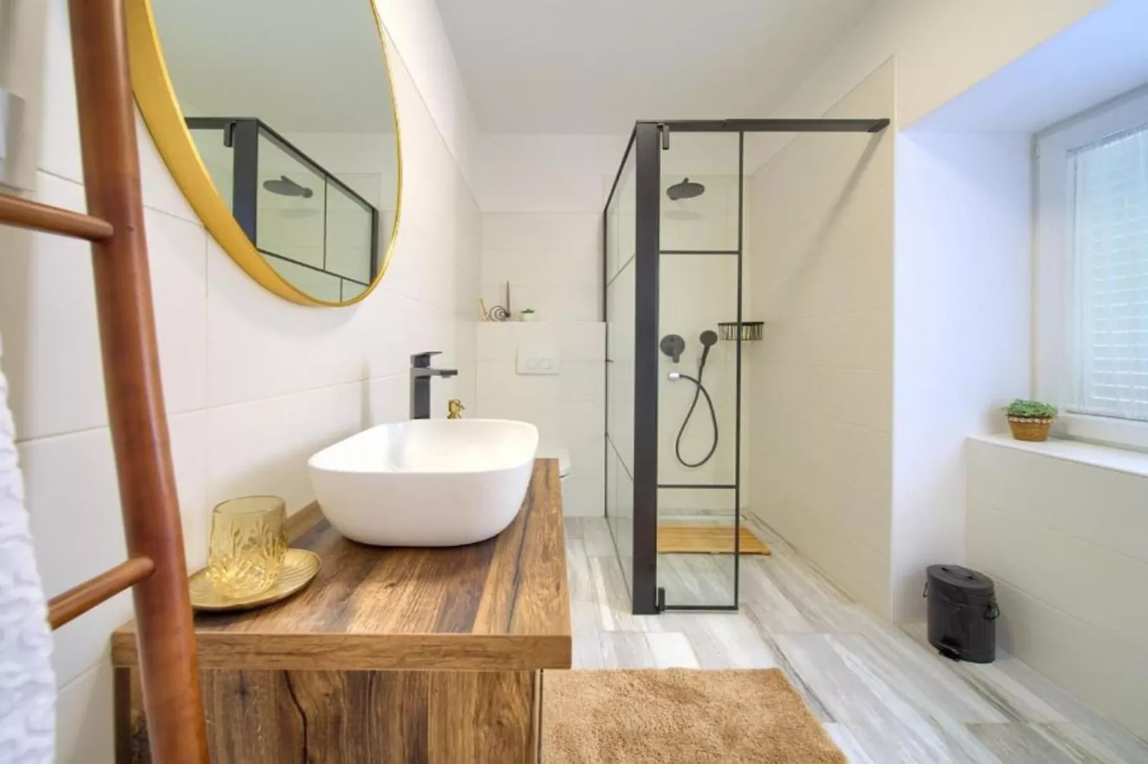 One-Bedroom Apartment With Terrace And Sea View-Badkamer