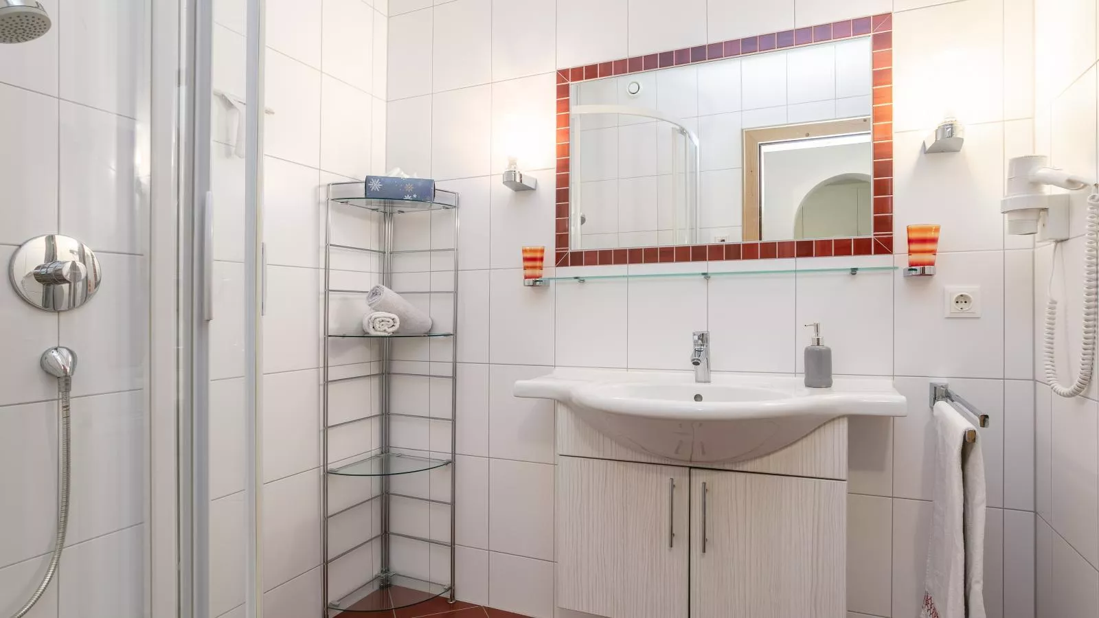 Landhaus Marchfeld Top 1  Top 2 Top 3-Badkamer