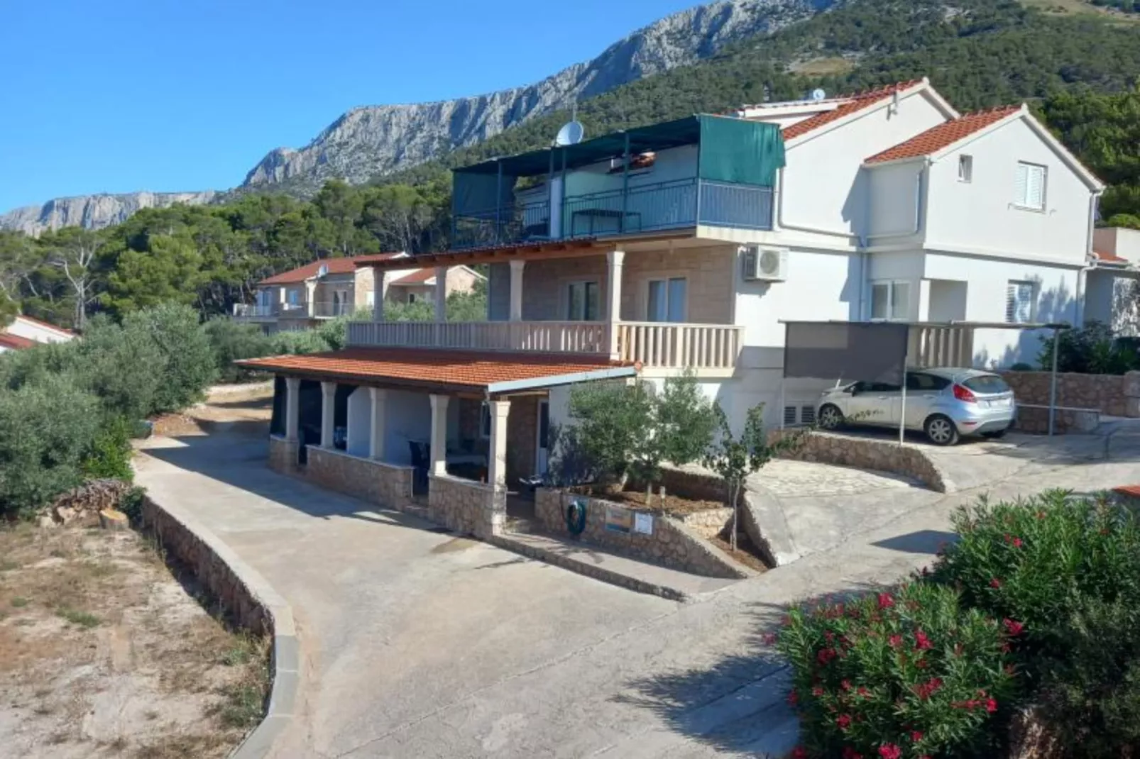 One Bedroom Apartment with Balcony and Sea View-Buitenlucht