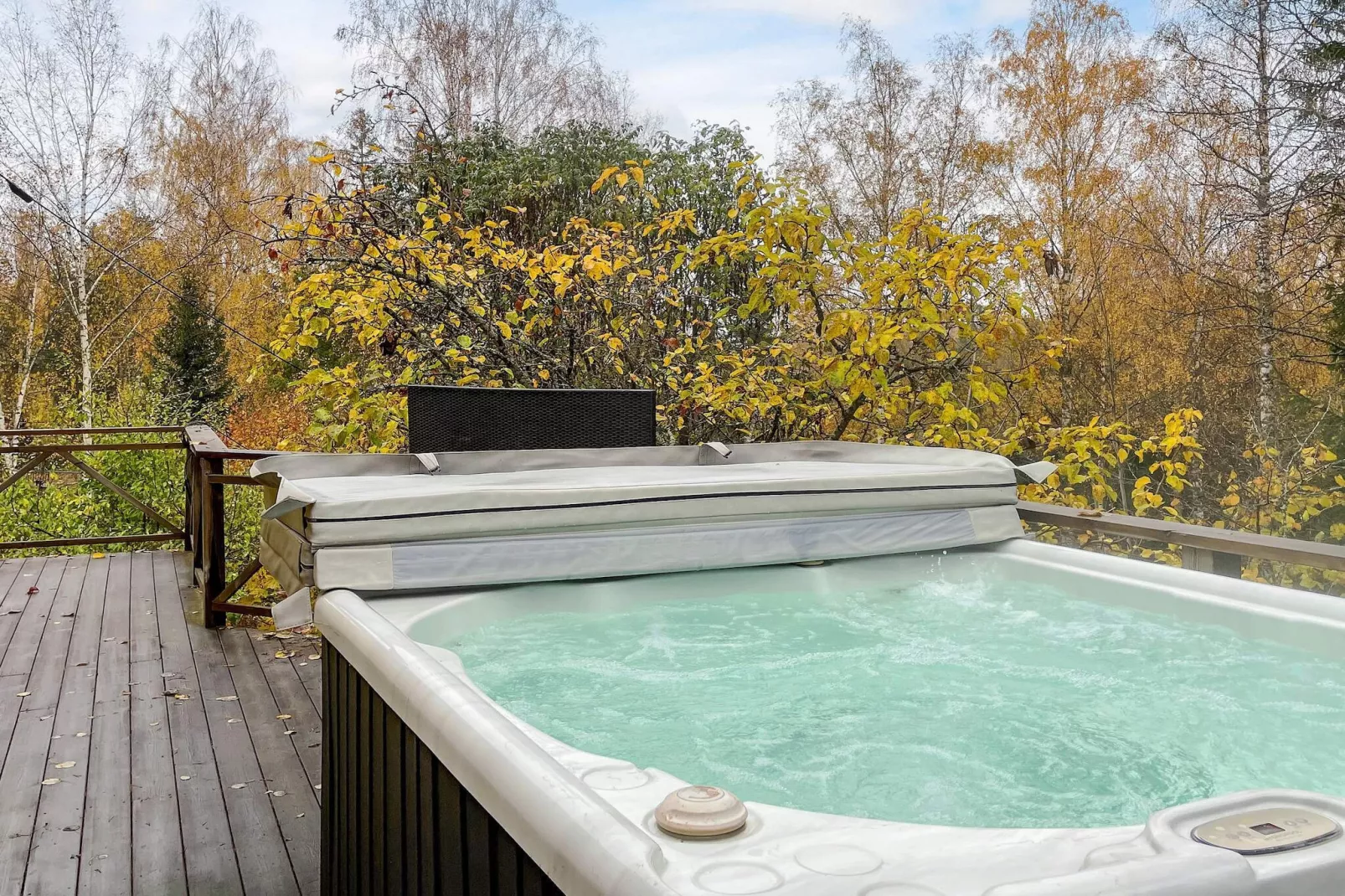 Gezellig toevluchtsoord in het bos met bubbelbad