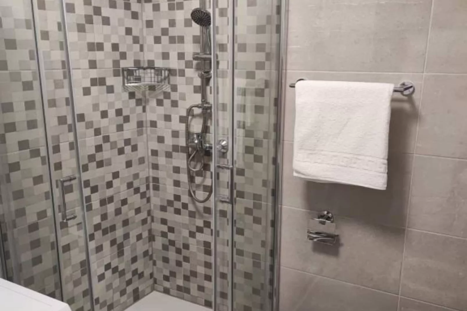 Apartment Eva Pula - One Bedroom Apartment with Balcony-Badkamer