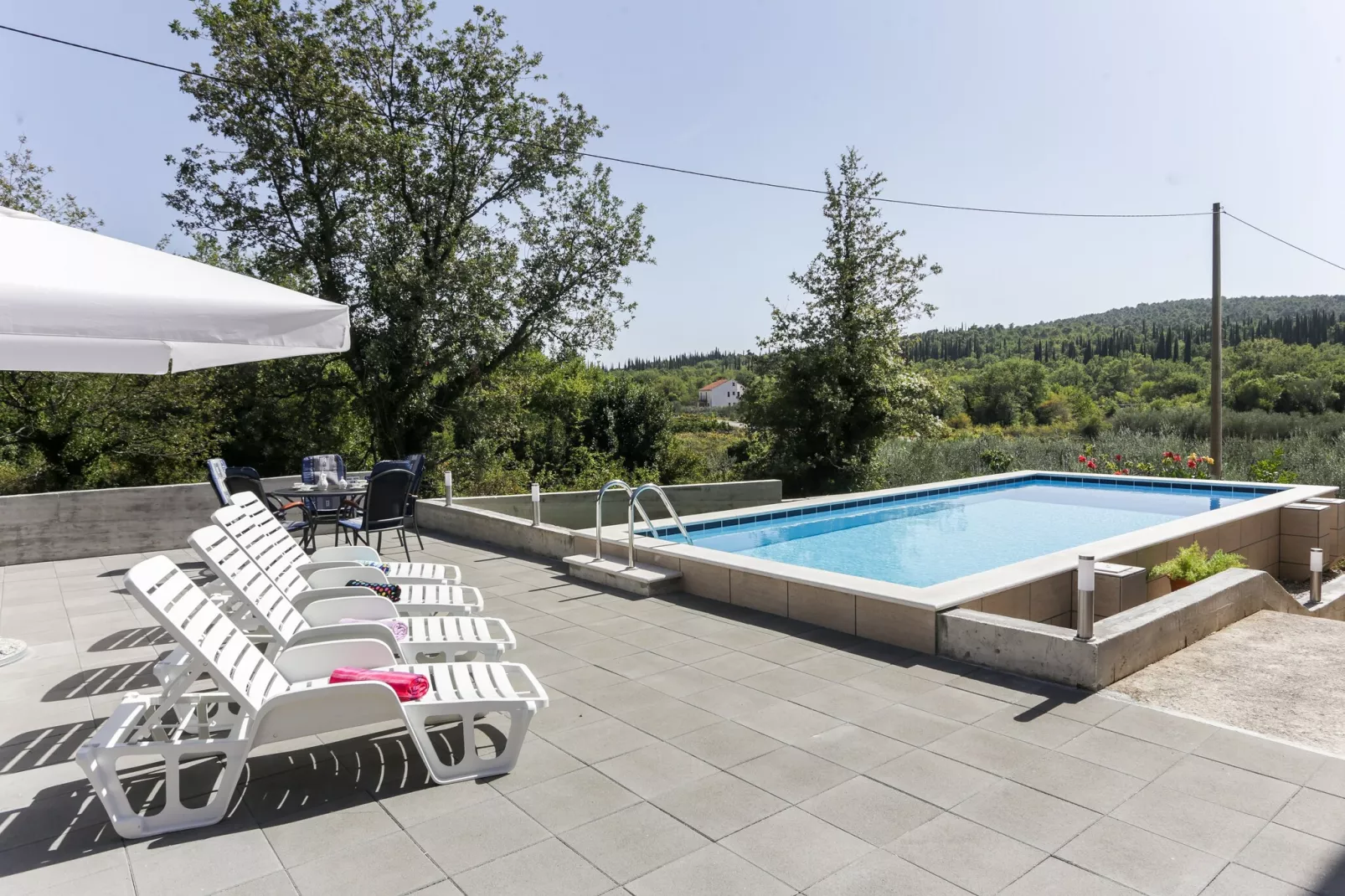 Apartments Villa Harmonia - Comfort One-Bedroom Apartment with Balcony and Shared Pool-Buitenlucht