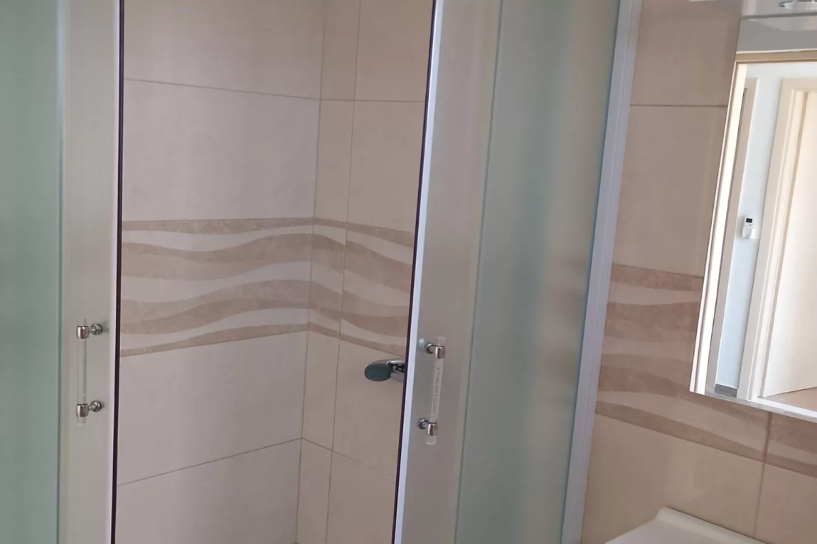 Apartments Marta - Two Bedroom Apartment With Terrace-Badkamer