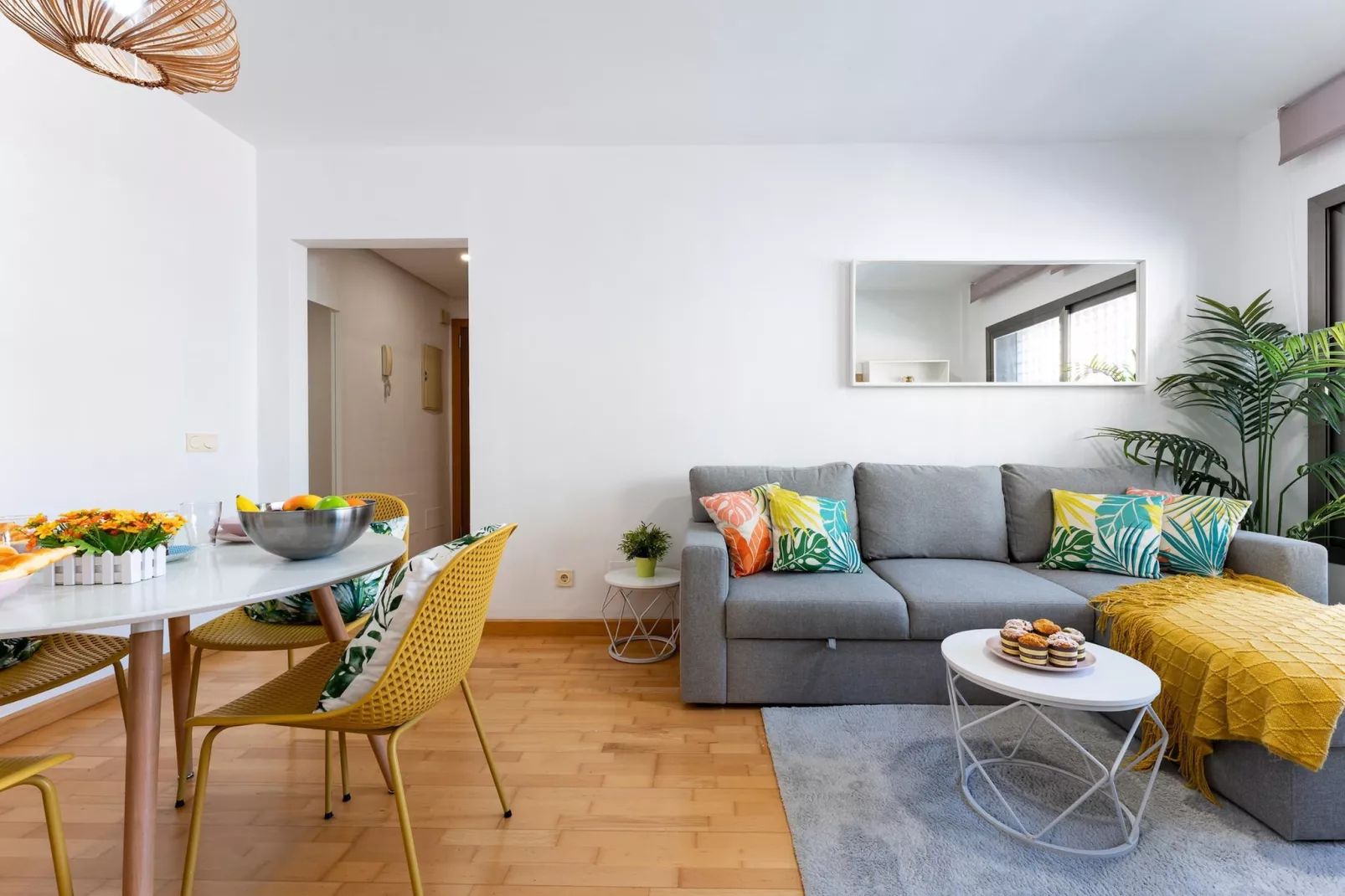 CT 378 - Faro's Malaga Citycenter - Cityapartment for 4 with parking-Woonkamer