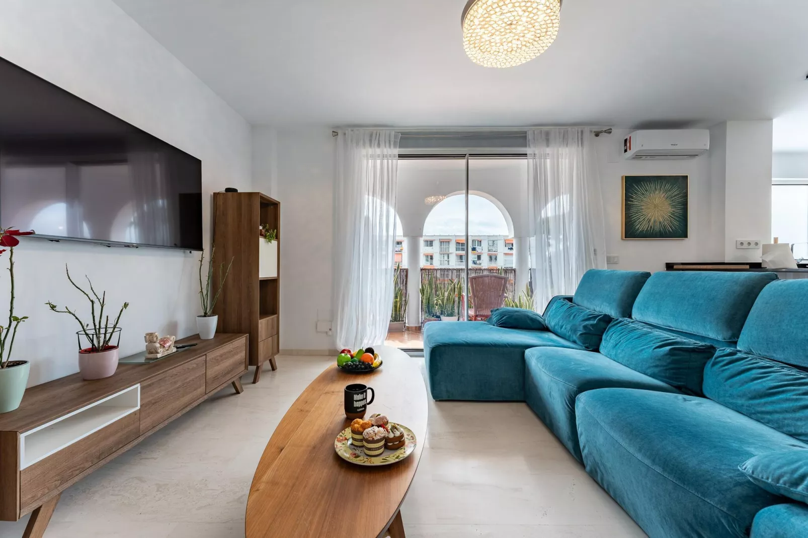 CT 376 - Faro's Calypso Duplex Penthouse - Walking distance to Beach-Woonkamer