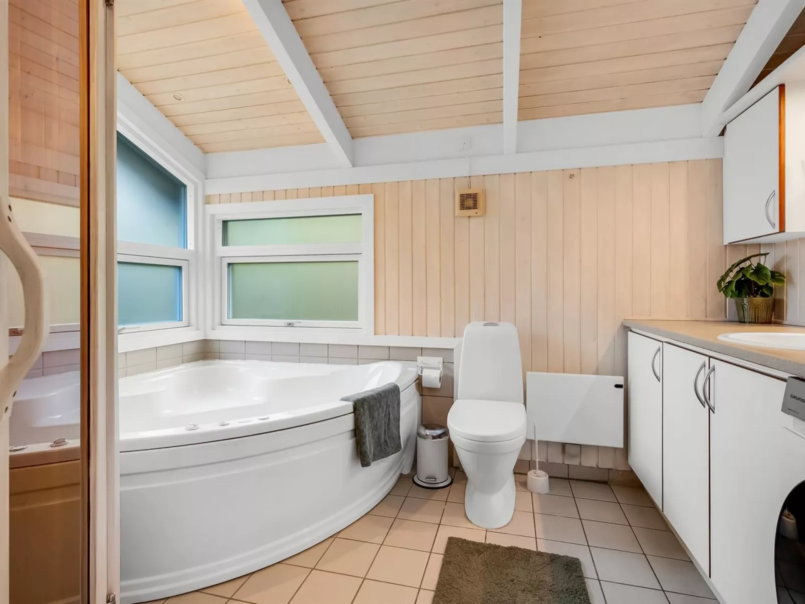 "Edvard" - 300m from the sea-Binnen