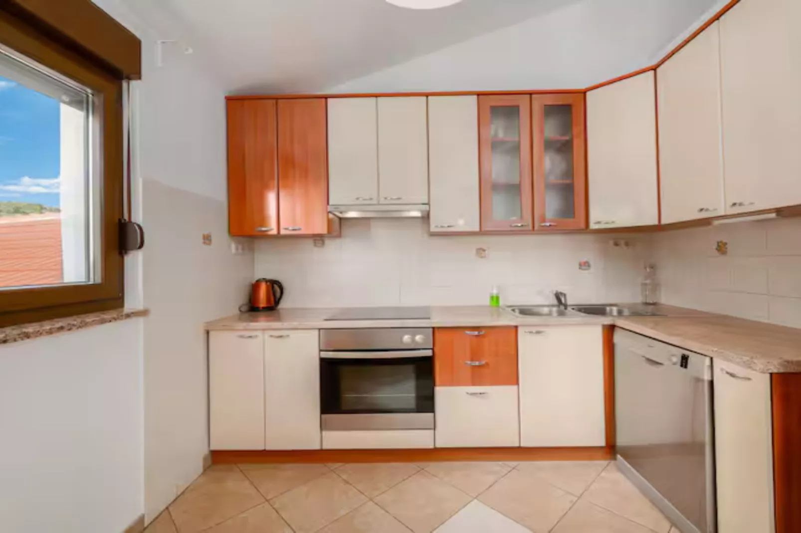 Villa Mima Pool Retreat - Five Bedroom Villa With Pool-Keuken