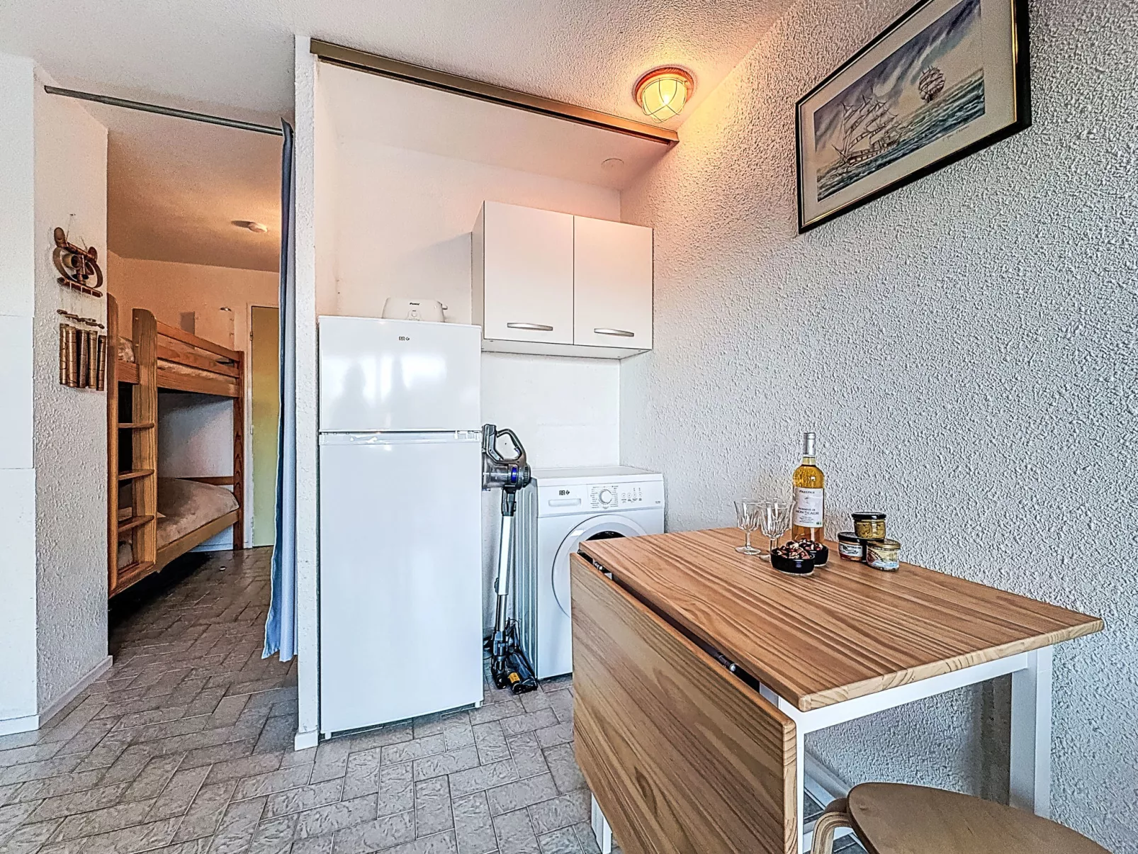 Le Lagon Bleu-Binnen