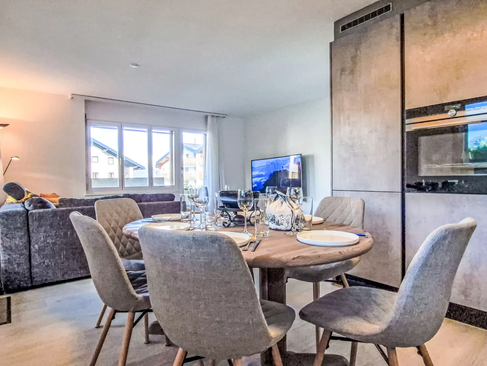 Ambassador 2/1-Binnen