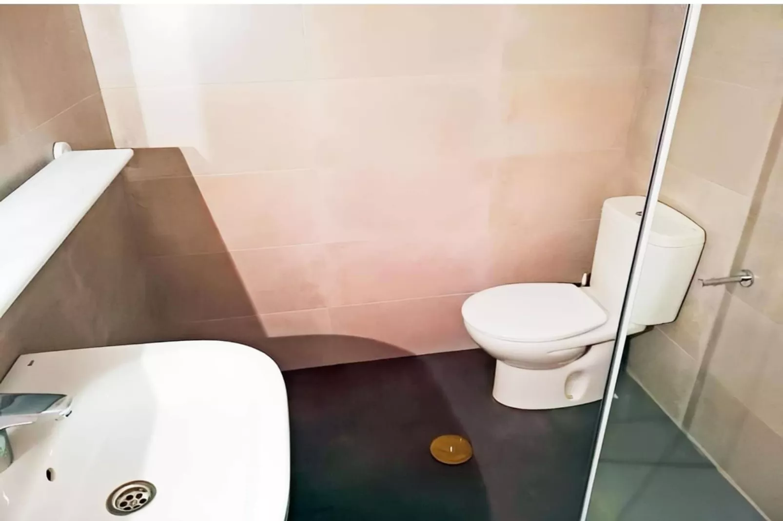 1466-Sapporo-Andrés-Badkamer