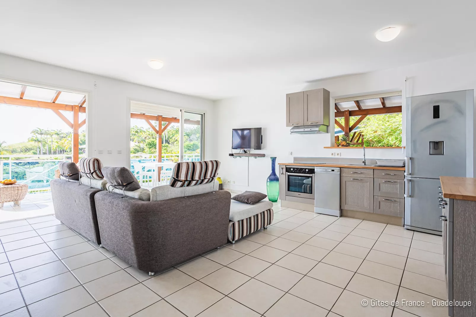 Paradise Bay Villa standing avec vue sur mer Non Remboursable-Woonkamer