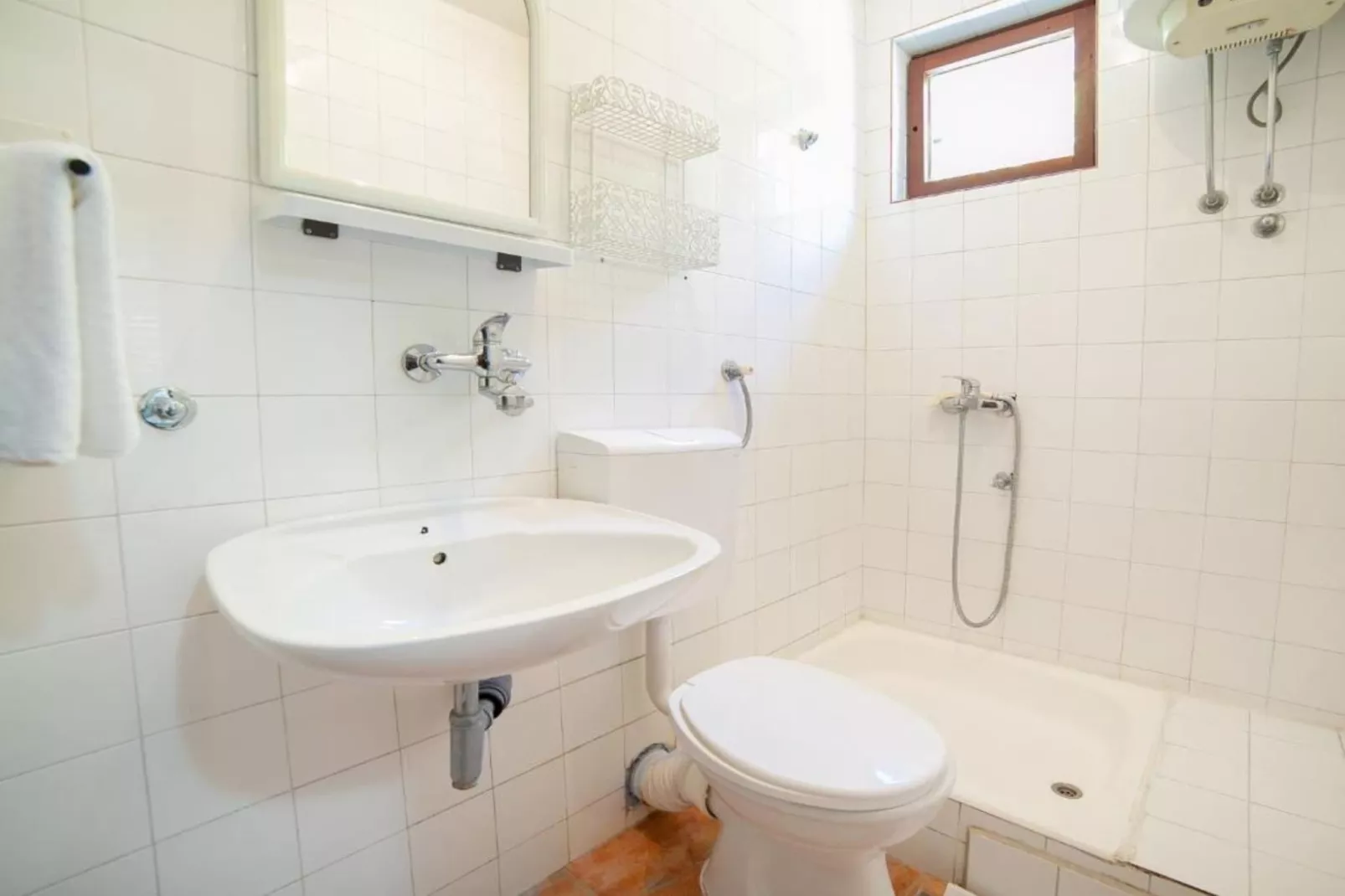 Petrovac Serenity Stay Near the Beach - Standard Double Room 2-Badkamer