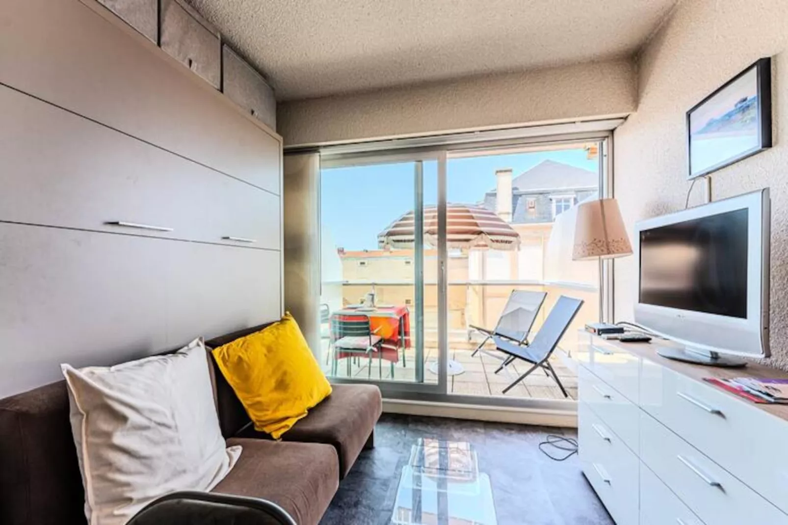 Résidence Point France-Niet-getagd