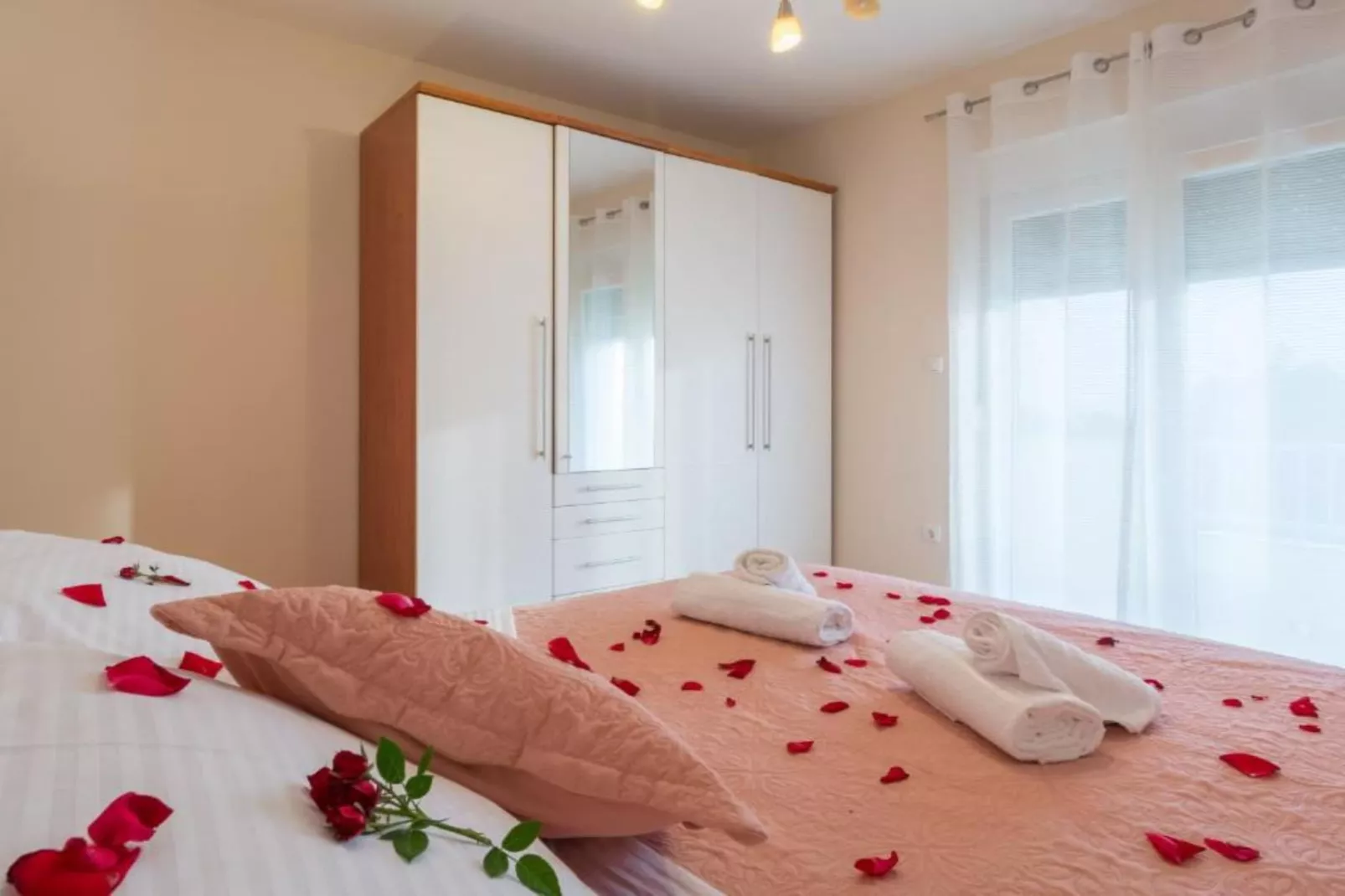 Holiday House BALEN with Swimming Pool - Six Bedroom Holiday House With Pool-Slaapkamer