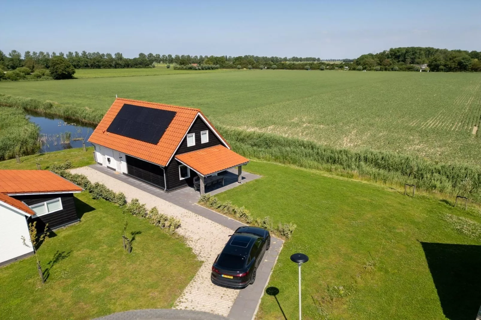 De Ooievaar Huis Nr 47-Buitenkant zomer