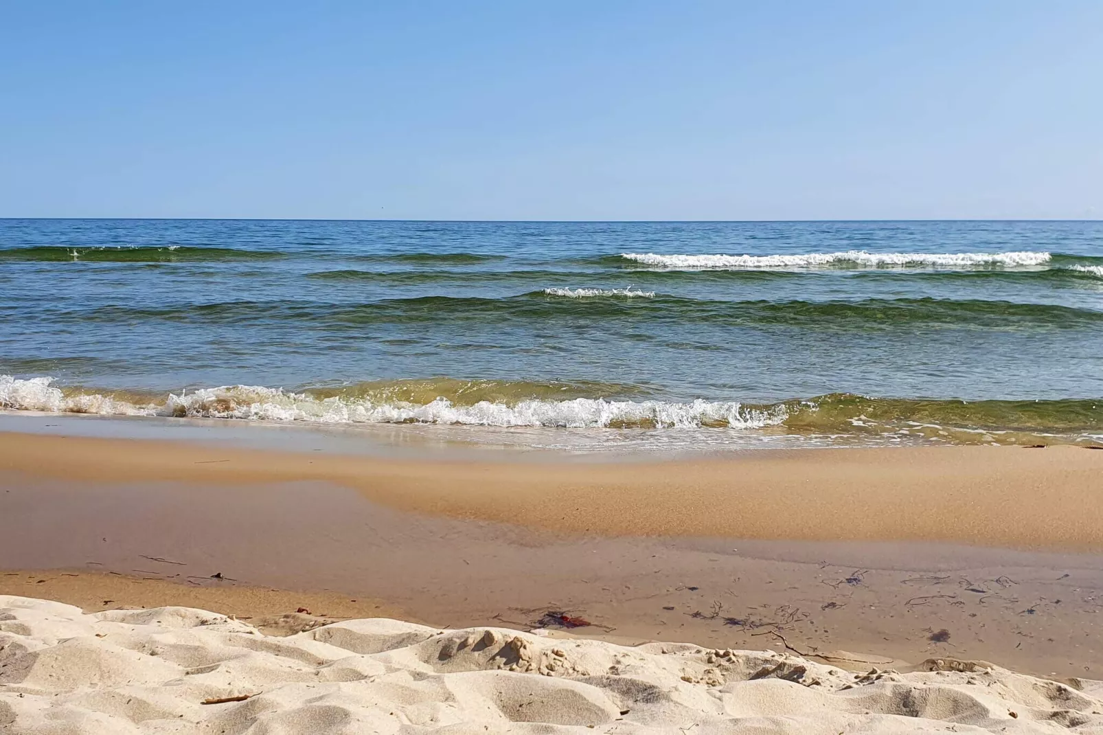 Gezellig huisje bij het strand in Ahus-Waterzicht