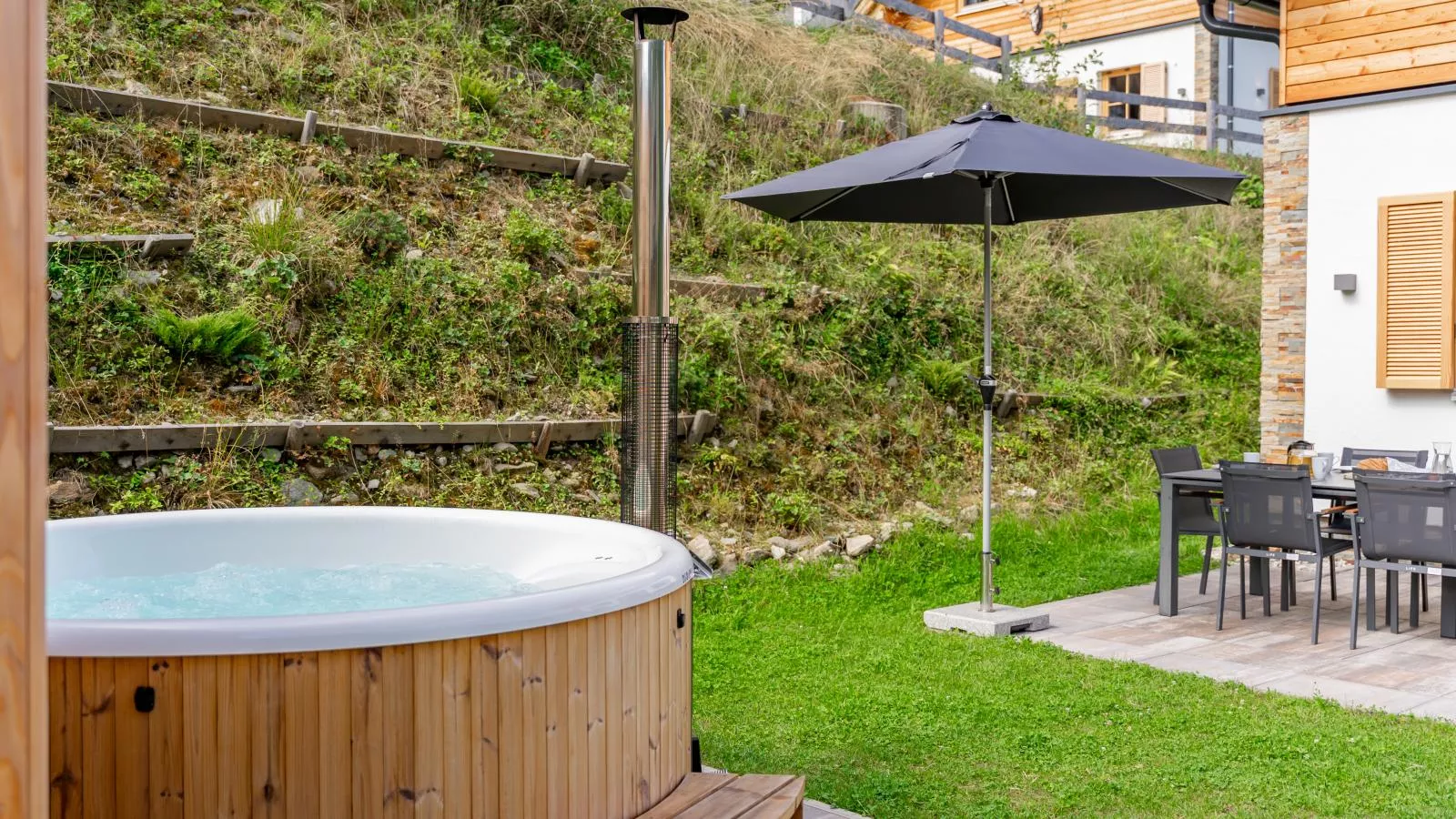 Alpenjoy Lodge-Tuinen zomer