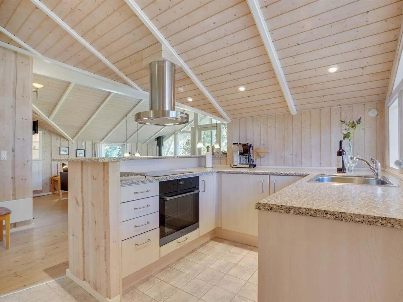 "Saana" - 700m from the sea-Binnen