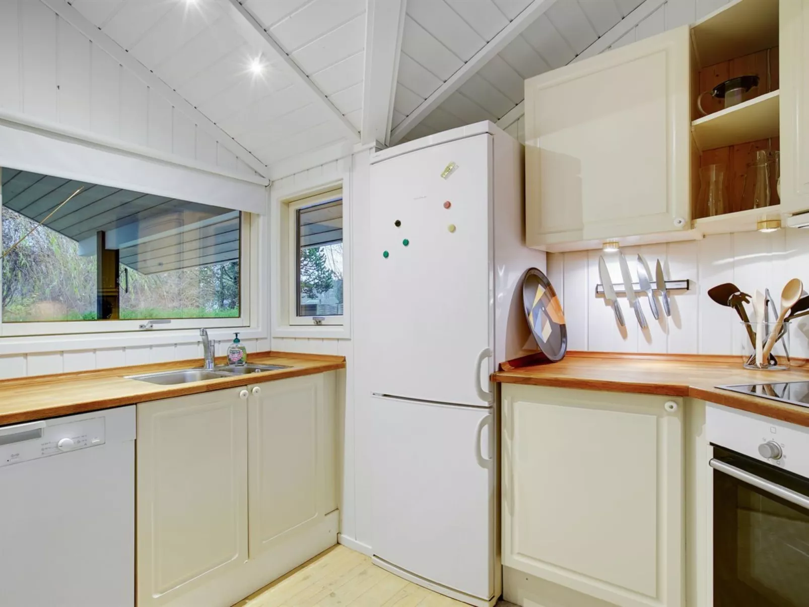 "Eivor" - 500m from the sea-Binnen