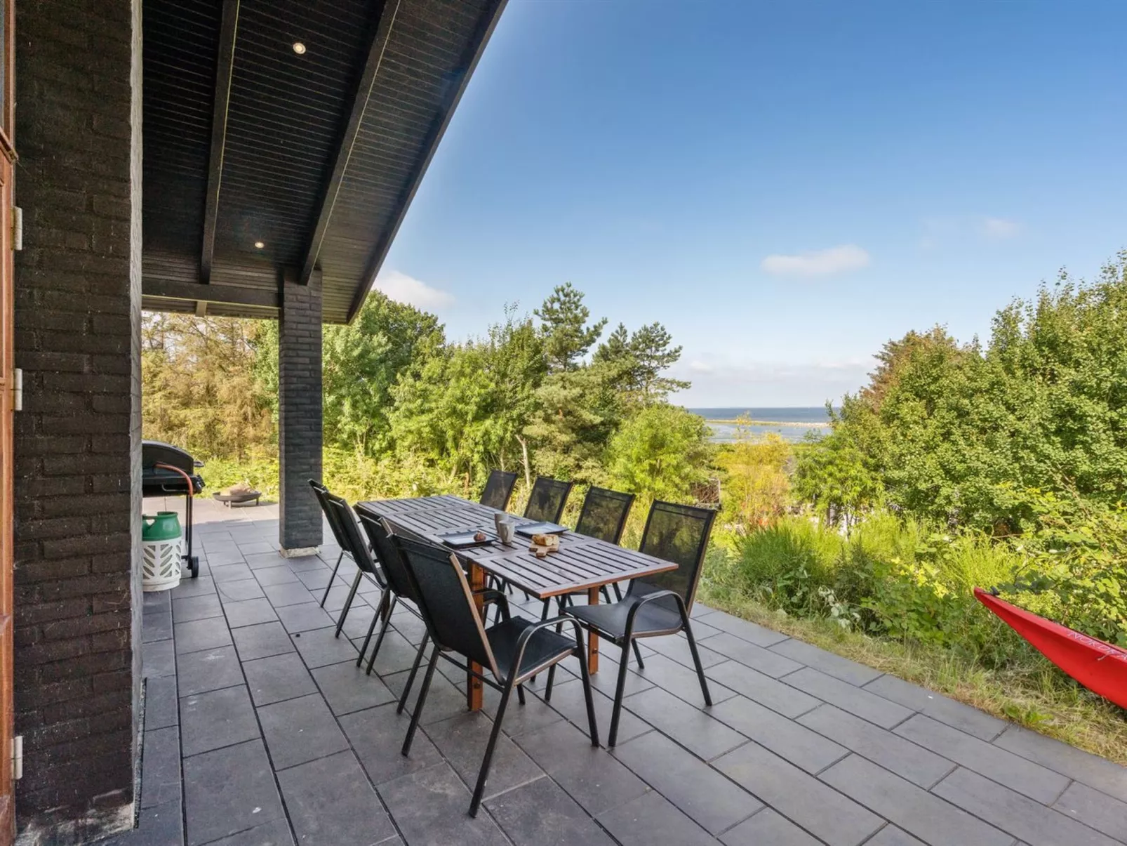 "Andri" - 600m to the fjord-Buiten