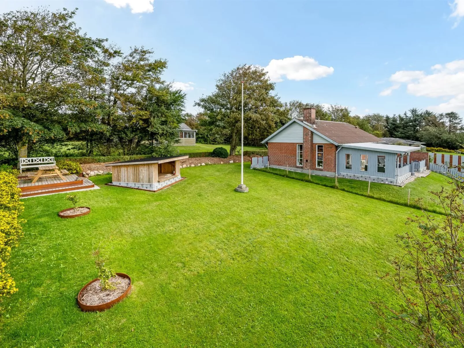 "Tuki" - 700m to the fjord-Buiten