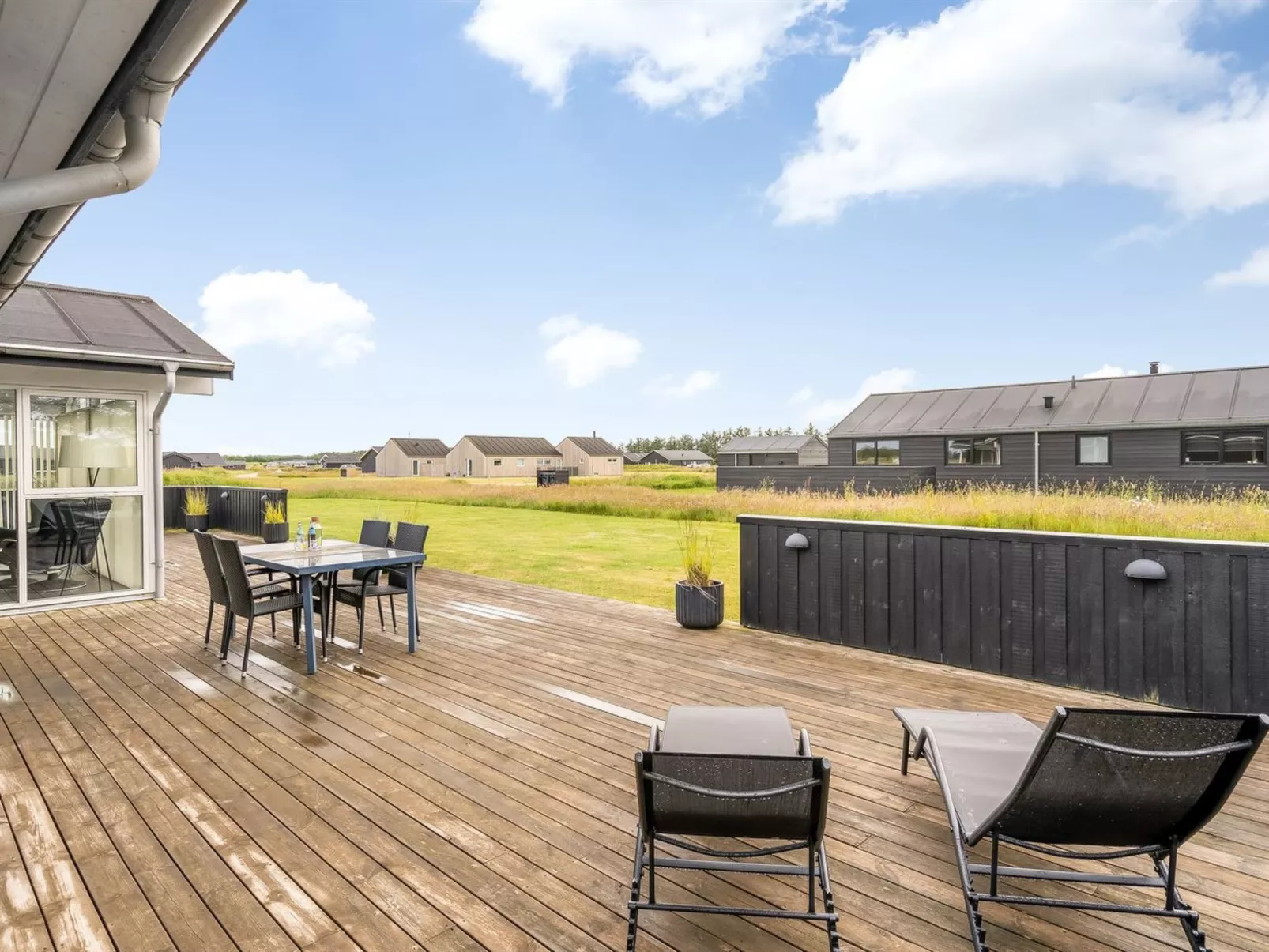 "Meino" - 1.4km from the sea-Buiten