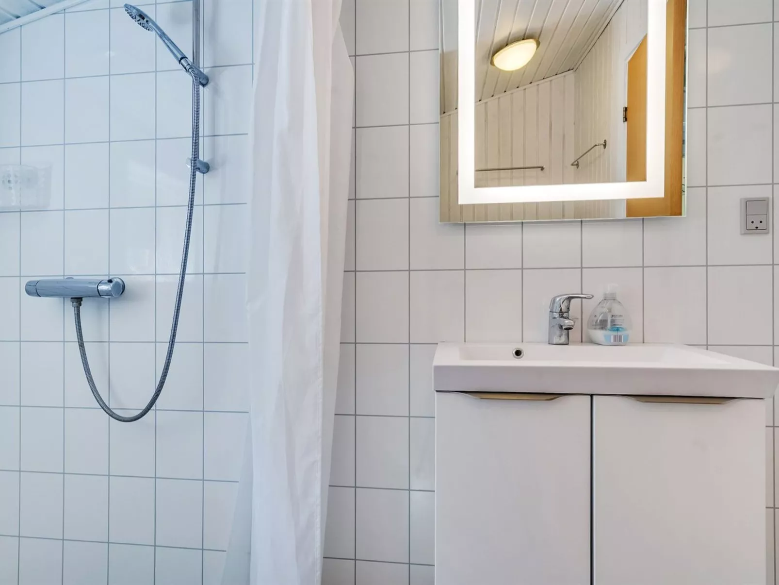 "Elinbjörn" - 1km from the sea-Binnen