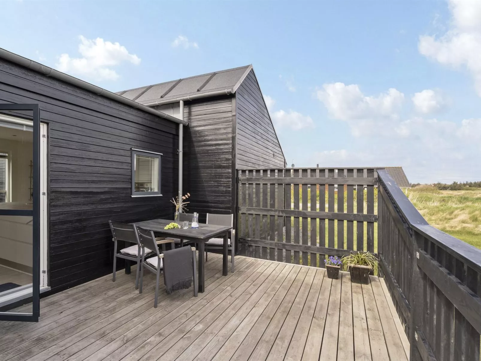 "Damaskin" - 300m from the sea-Buiten