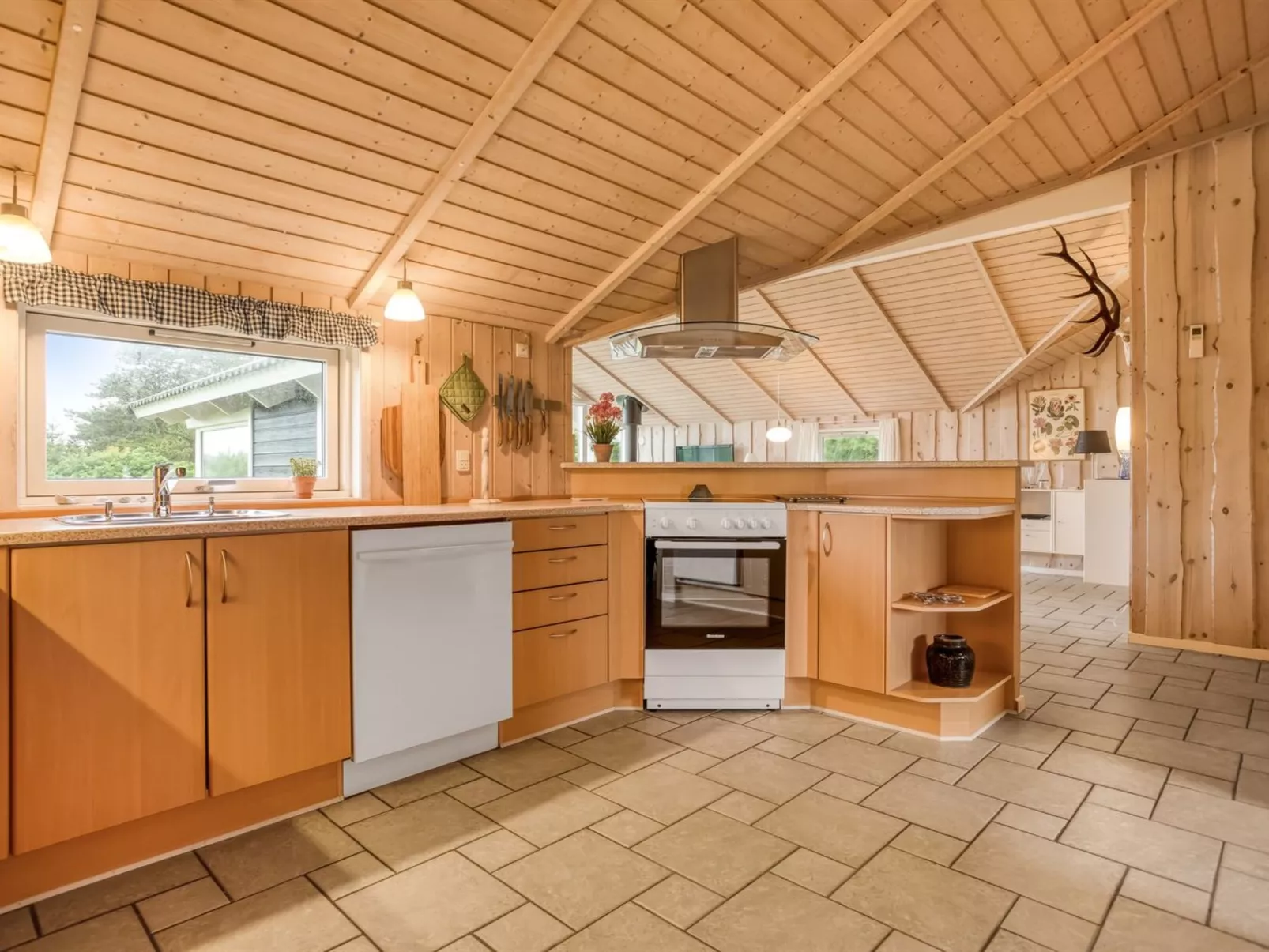 "Leya" - 1.2km from the sea-Binnen