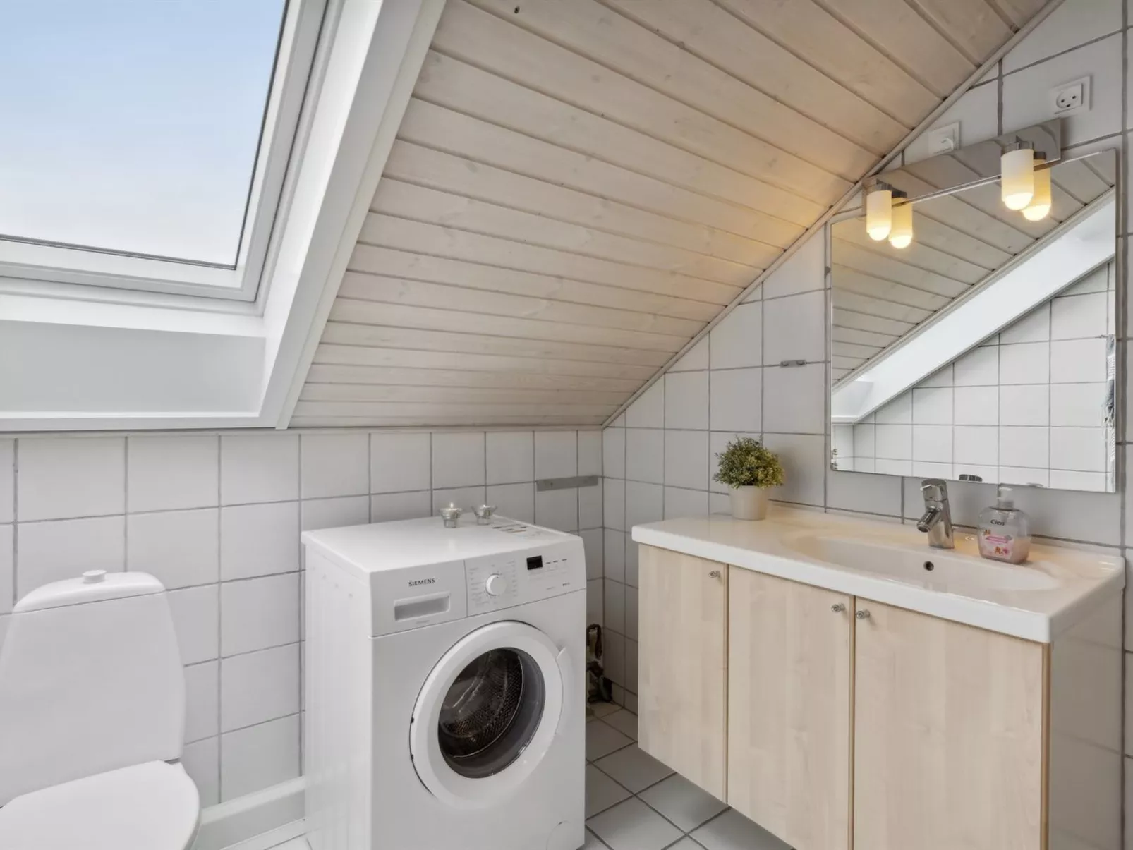 "Aldora" - 2.3km from the sea-Binnen