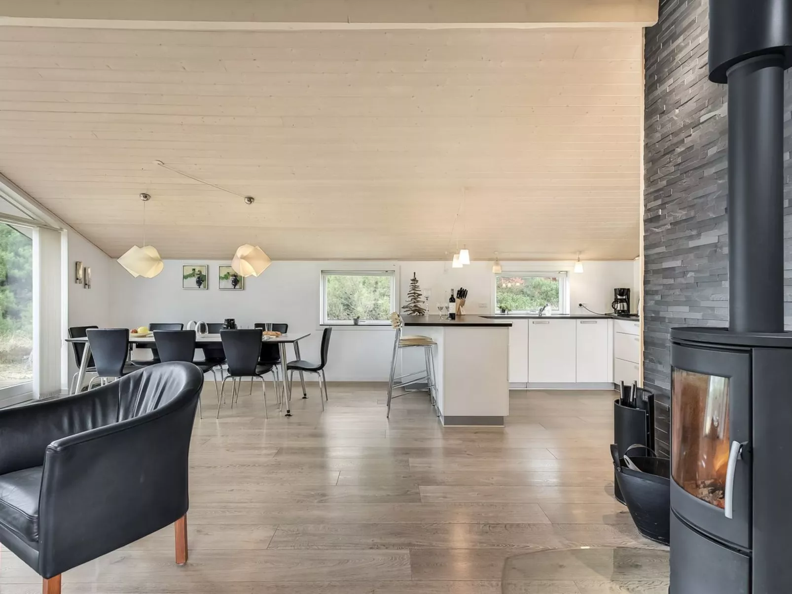 "Lav" - 3.8km from the sea-Binnen