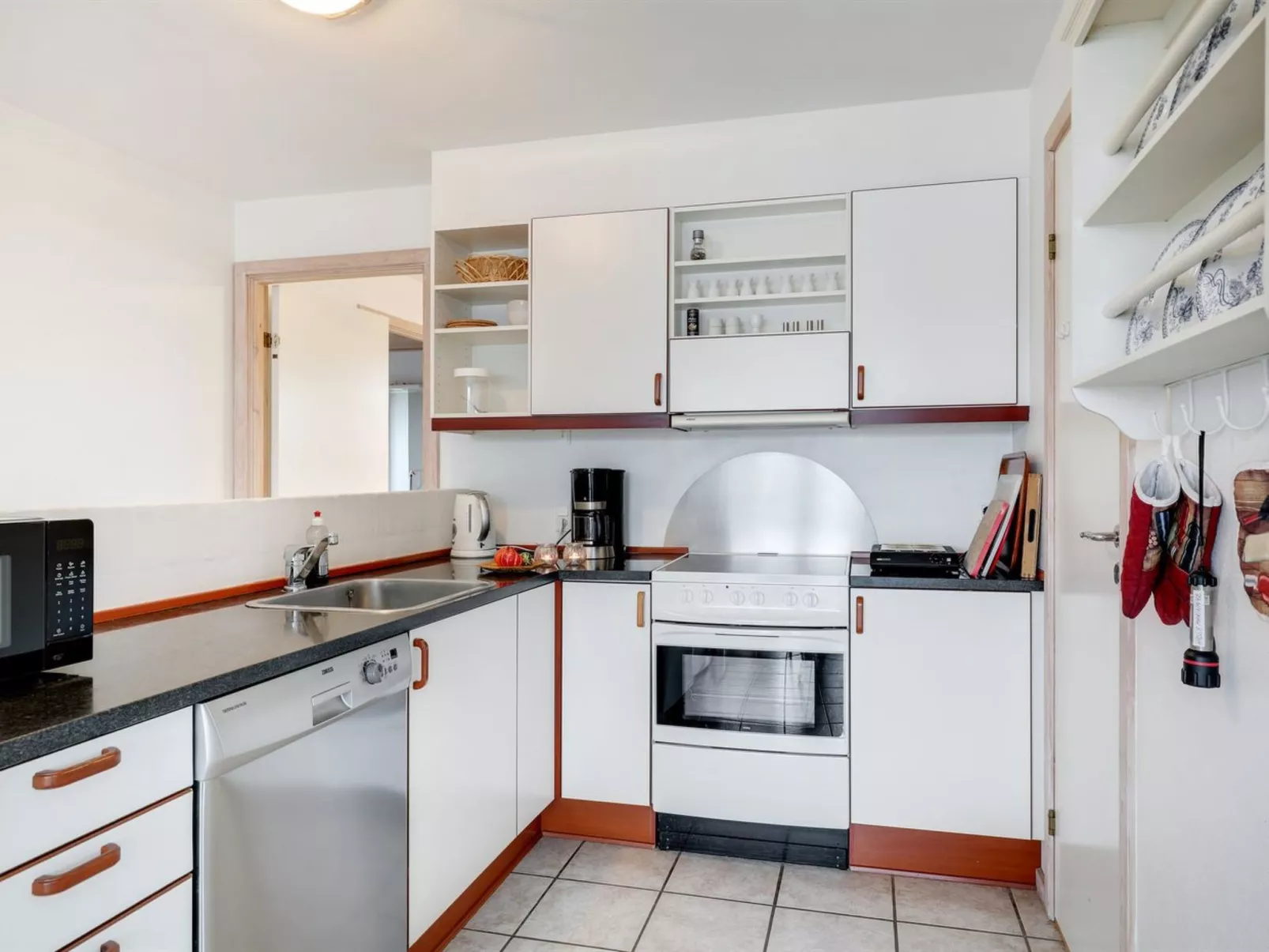 "Otis" - 10m from the sea-Binnen