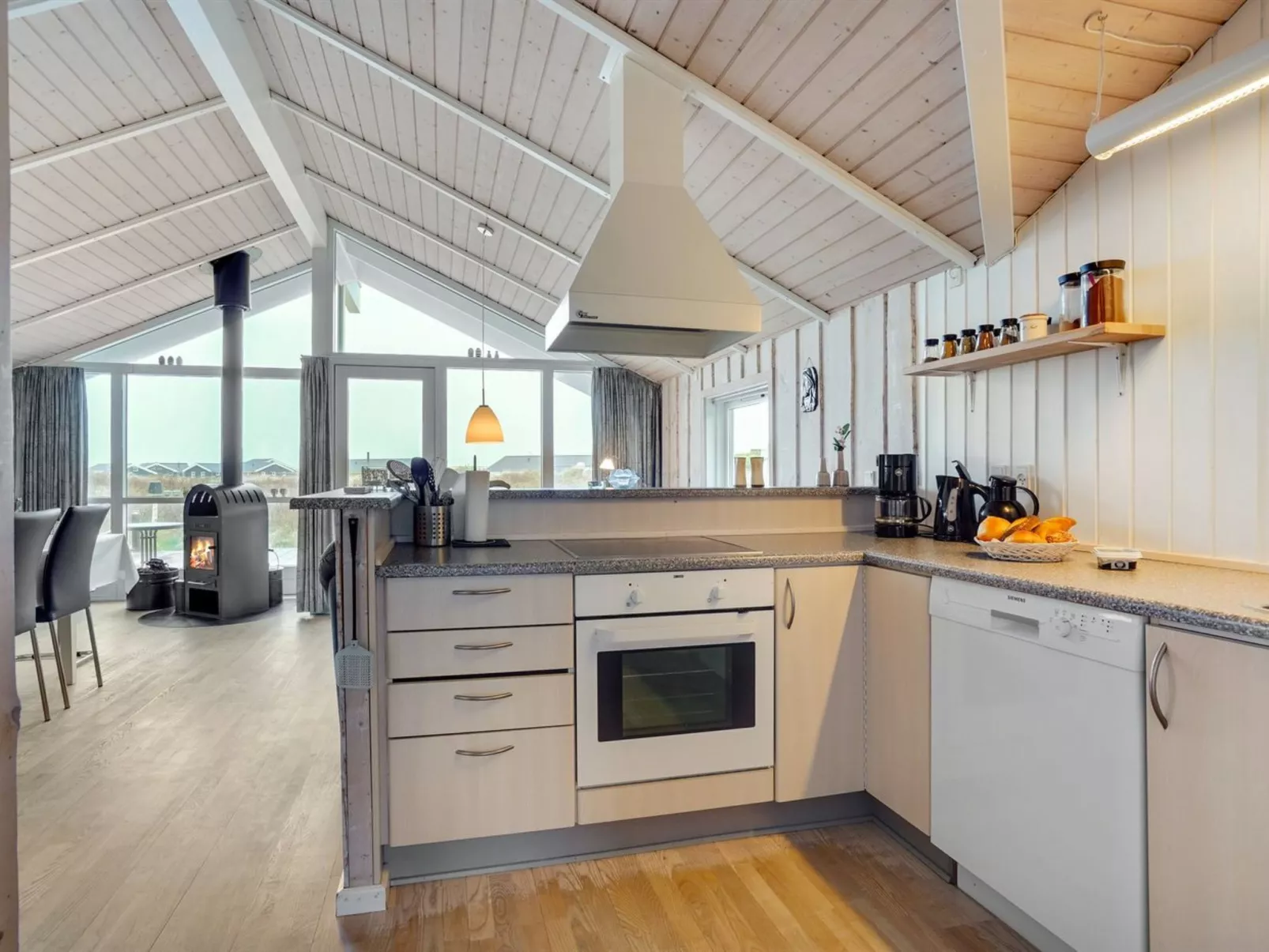 "Patrick" - 300m from the sea-Binnen