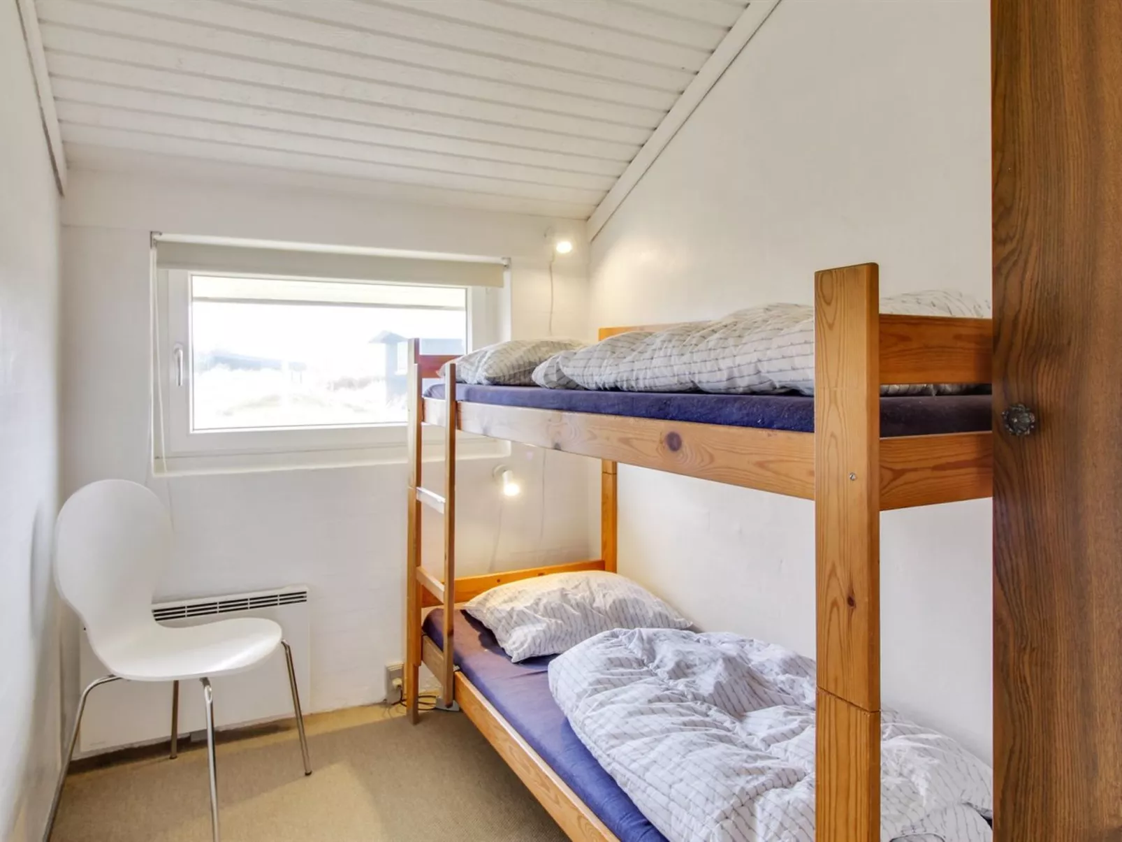 "Jænis" -  from the sea-Binnen