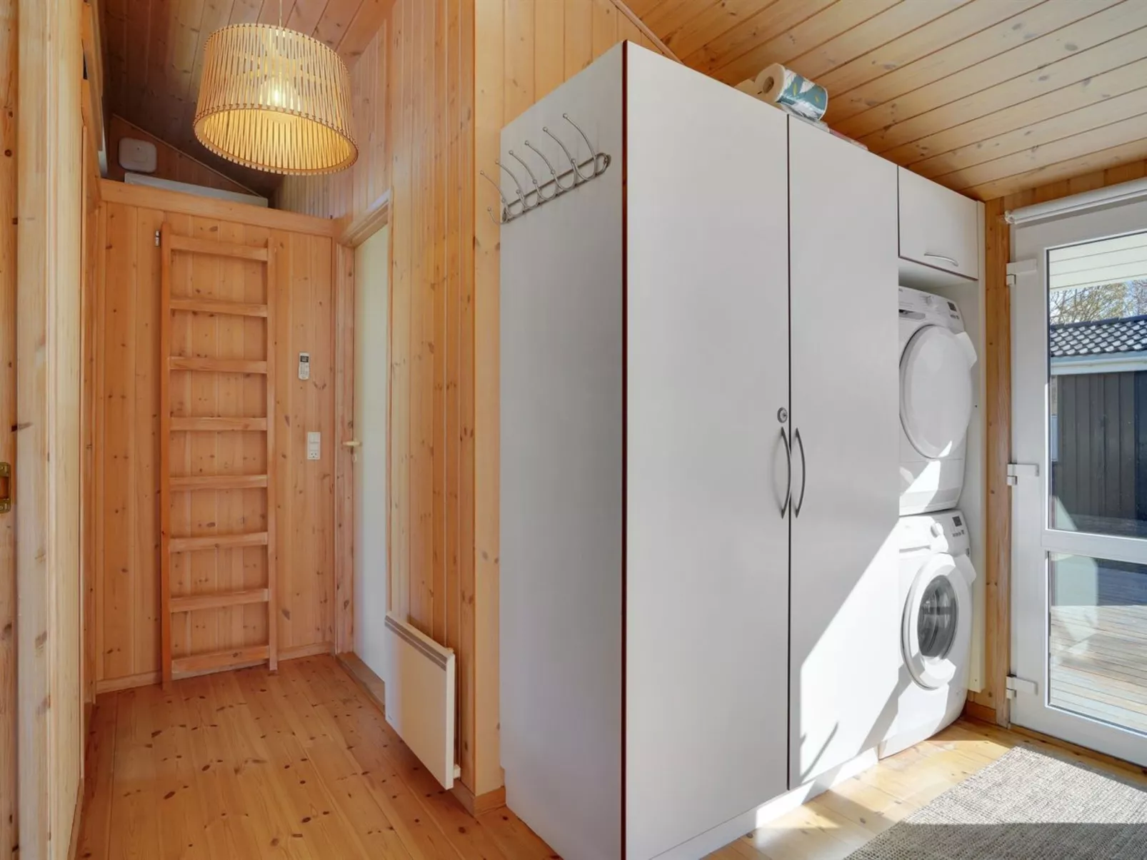 "Mika" - 1km from the sea-Binnen