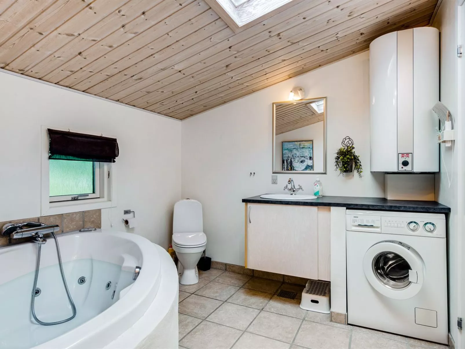 "Emeline" - 1.7km from the sea-Binnen