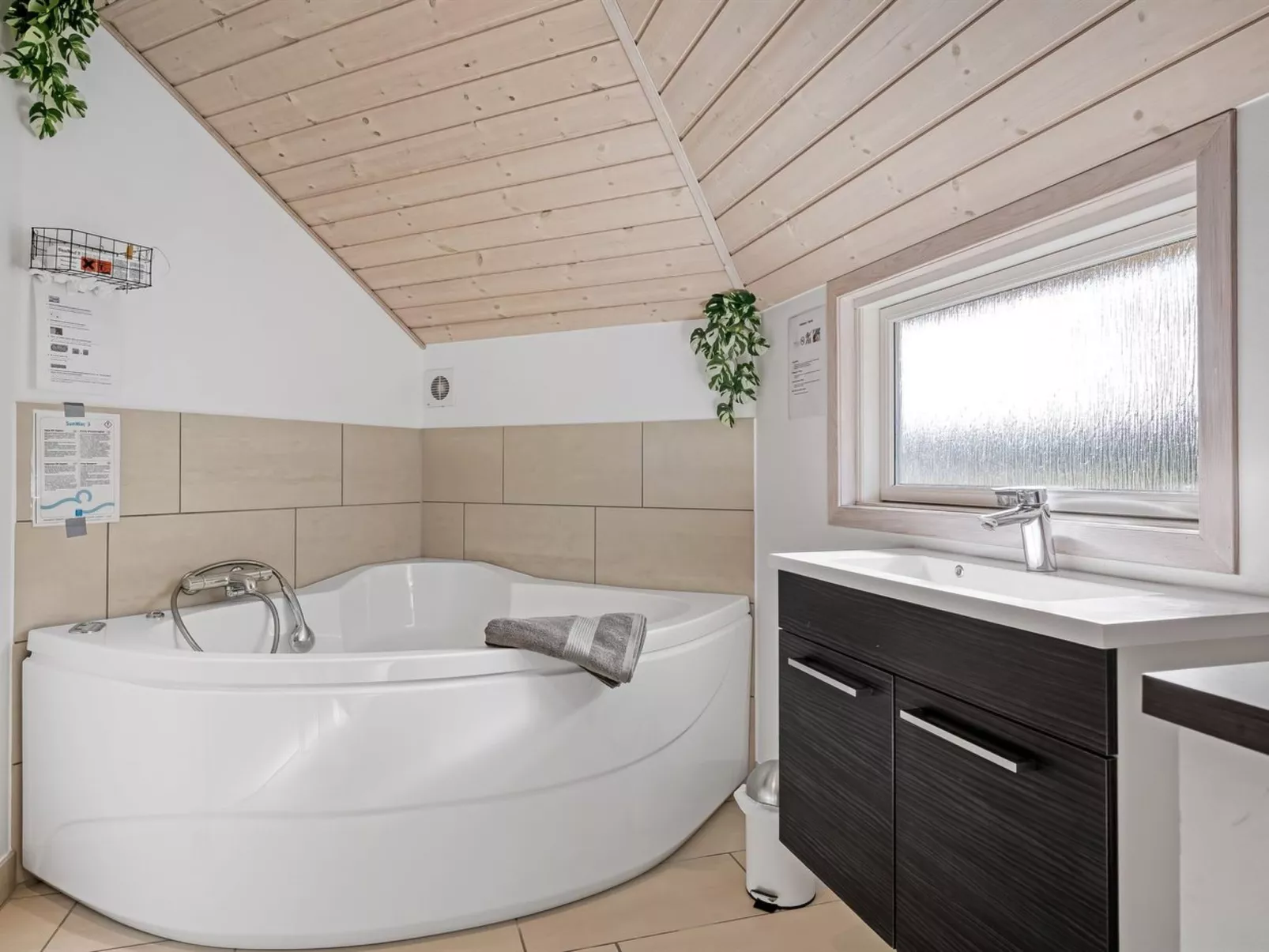 "Kenny" - 1.2km from the sea-Binnen