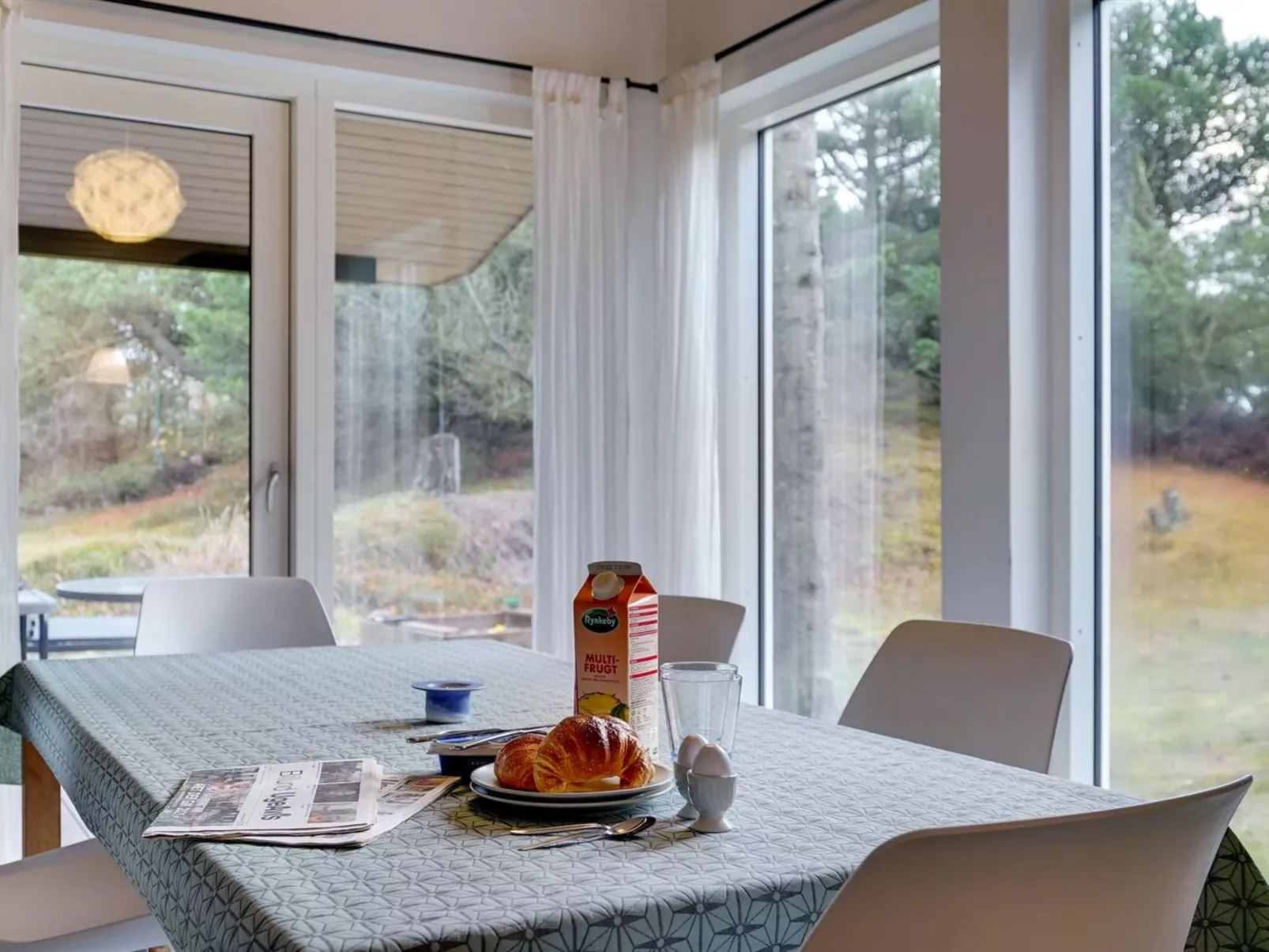 "France" - 1.1km from the sea-Binnen