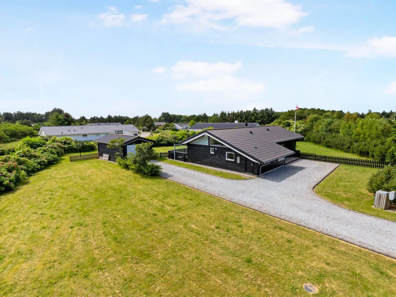 "Tatyana" - 1.0km from the sea-Buiten