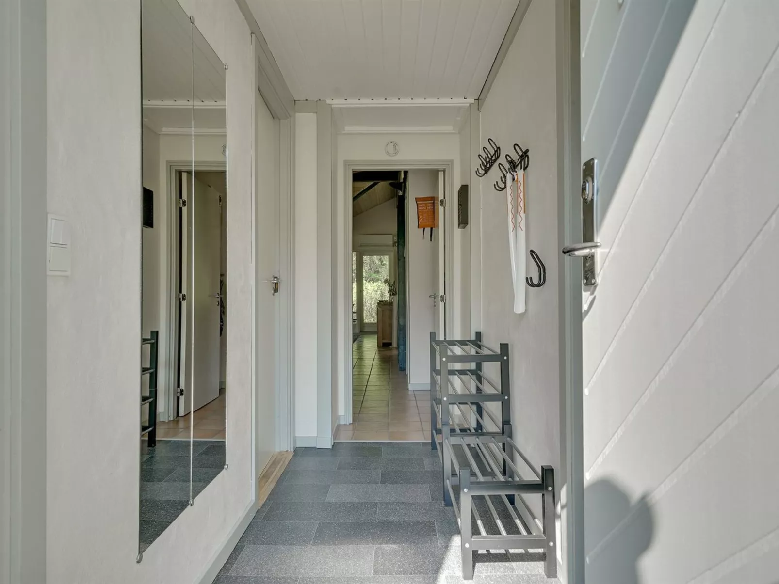 "Sora" - 2km from the sea-Binnen