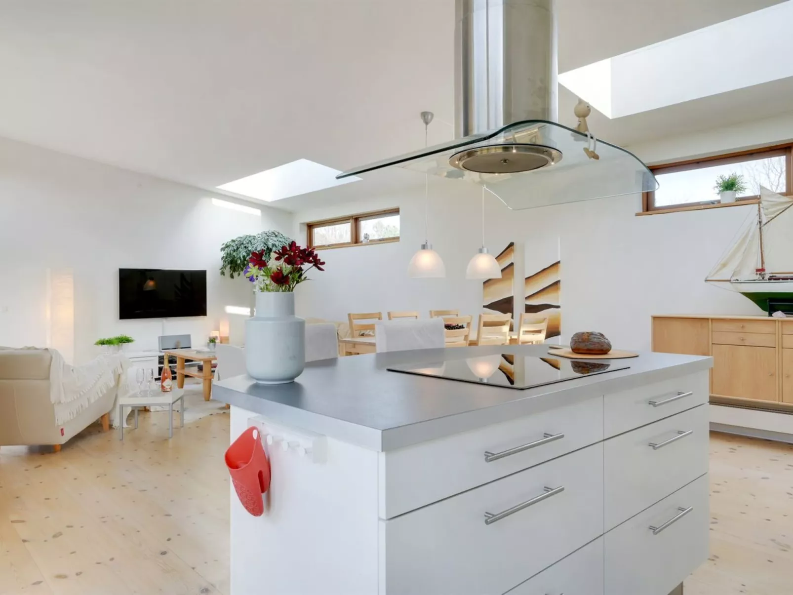 "Esta" -  from the sea-Binnen