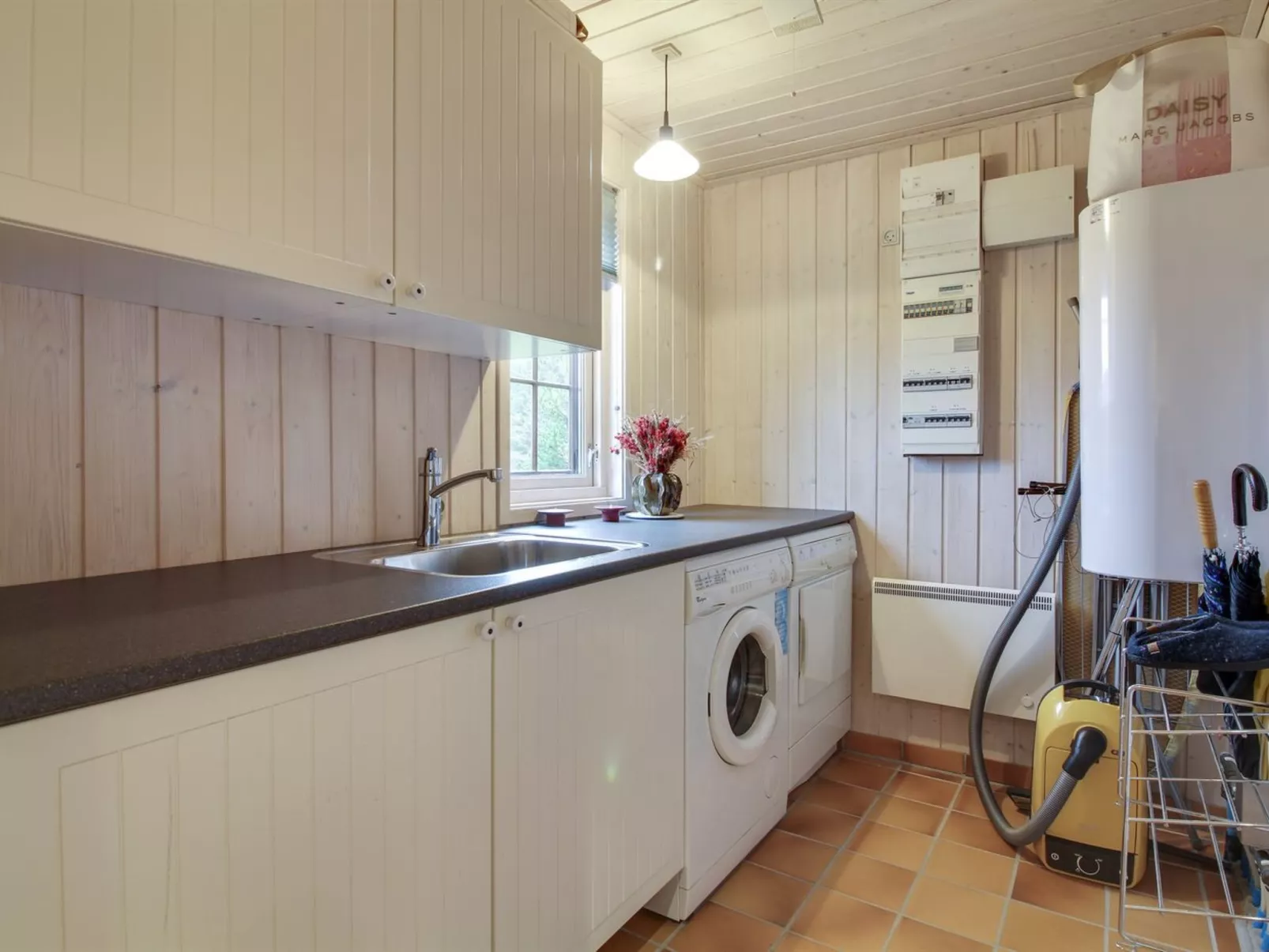 "Jo" - 1.2km from the sea-Binnen