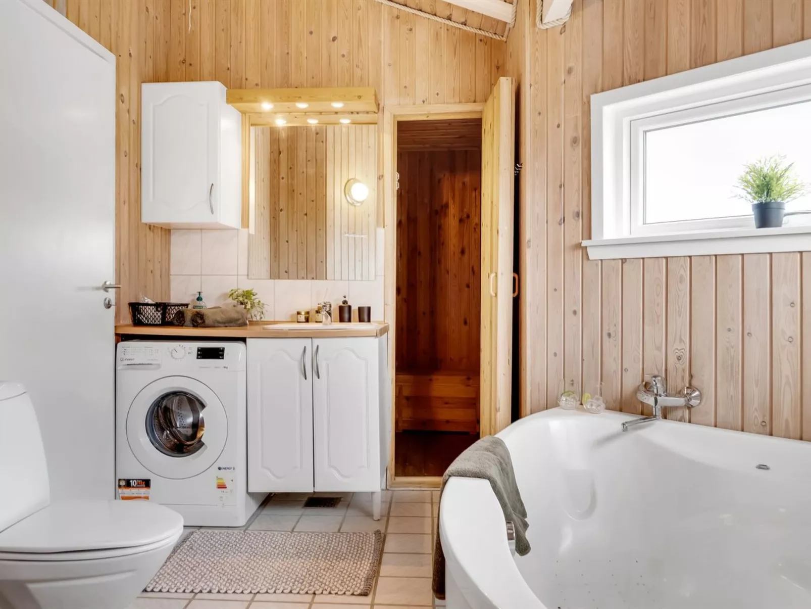 "Aja" - 900m from the sea-Binnen