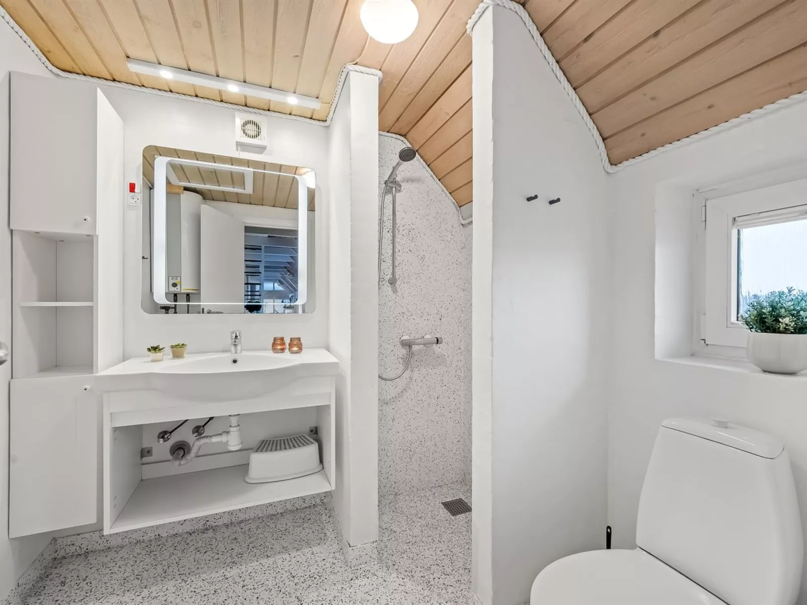 "Alexia" - 300m from the sea-Binnen