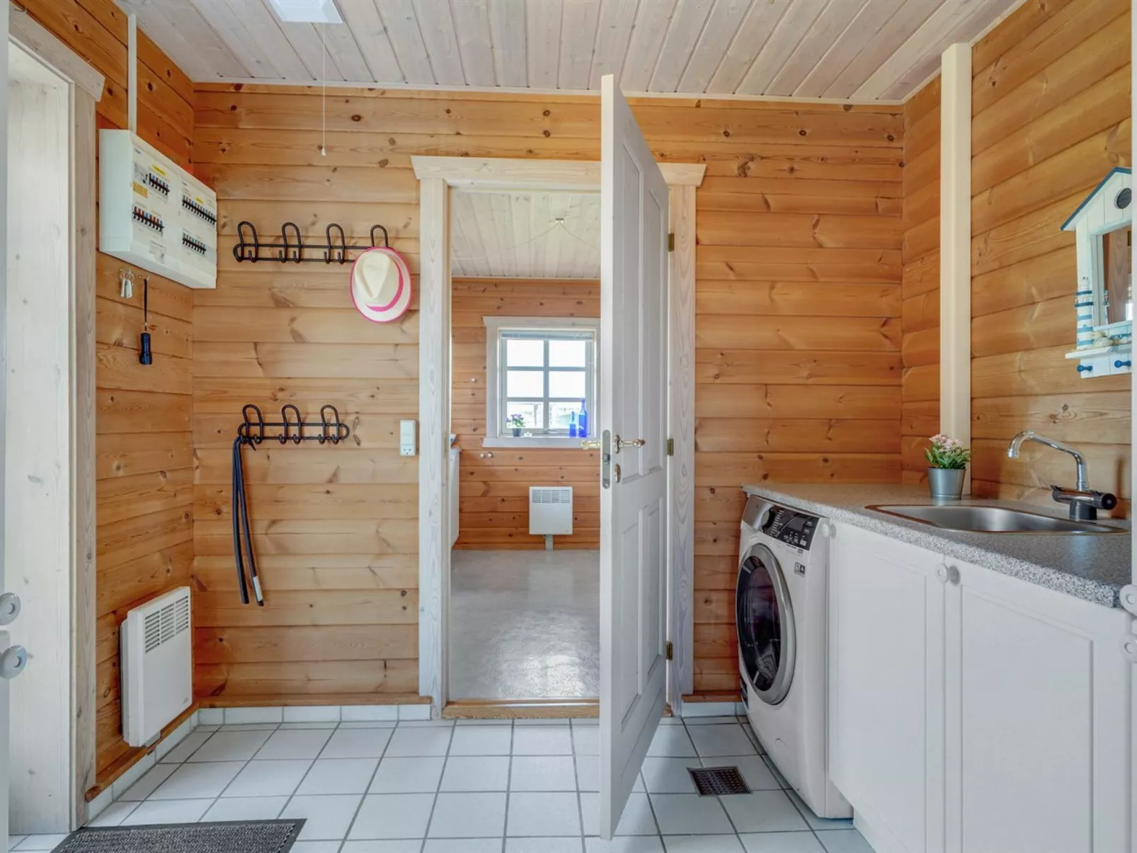 "Bjarnger" - 200m from the sea-Binnen