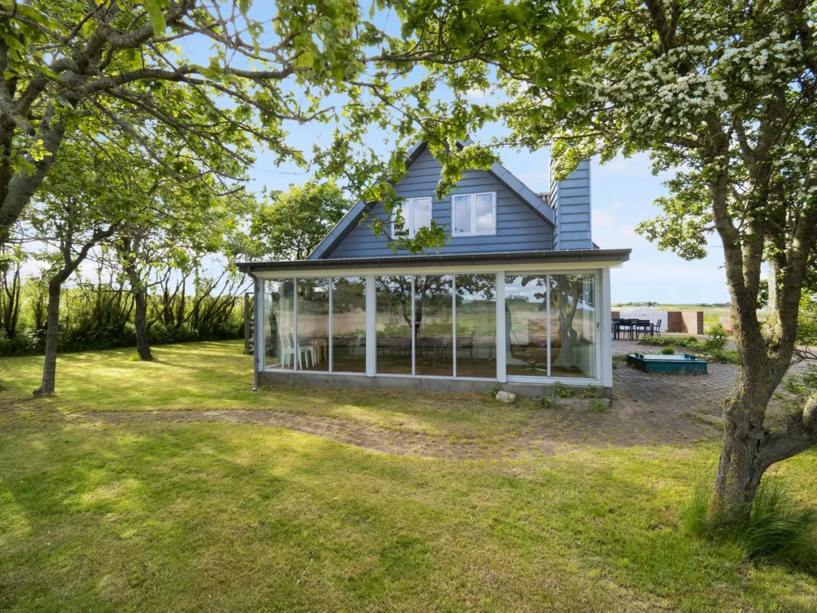 "Emmie" - 50m to the fjord-Buiten