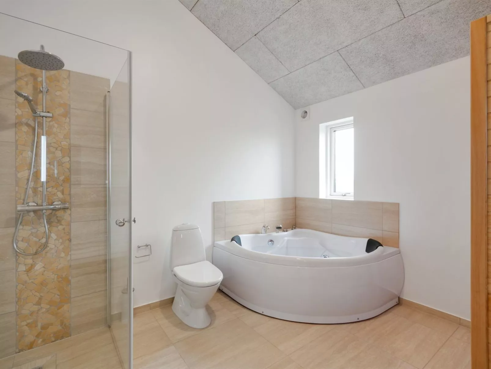 "Eveline" - 1.5km from the sea-Binnen