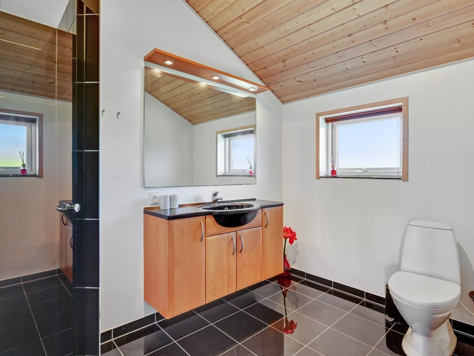 "Guthmar" - 350m to the fjord-Binnen